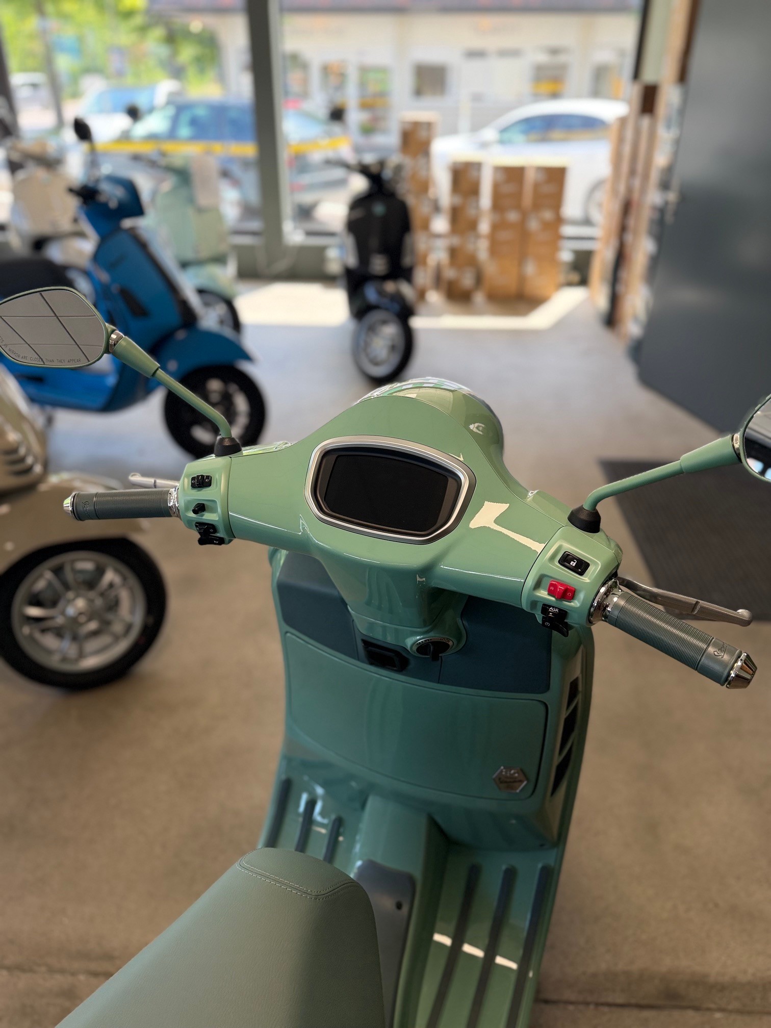 PIAGGIO 80th E5+ Edition-image-8