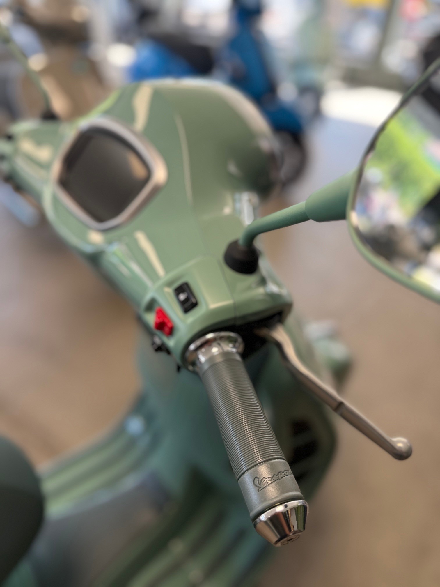 PIAGGIO 80th E5+ Edition-image-11