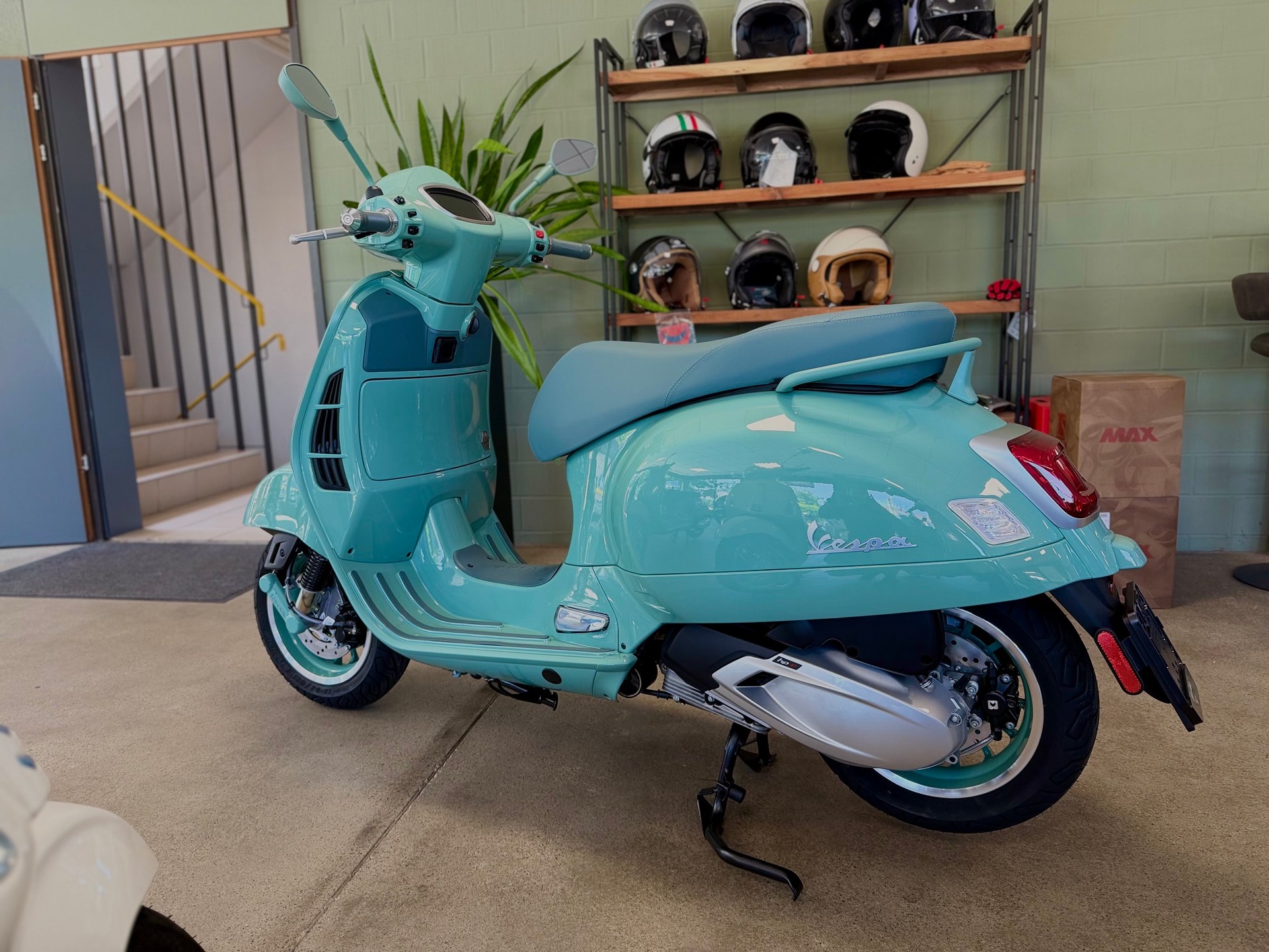 PIAGGIO 80th E5+ Edition-showroom-element-3