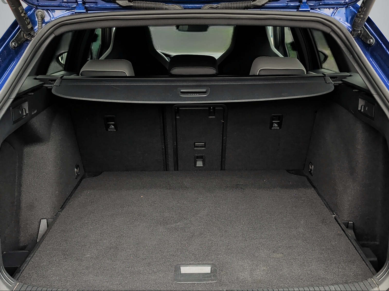 VW Golf Variant 2.0 TSI R-Line DSG 4Motion-image-8