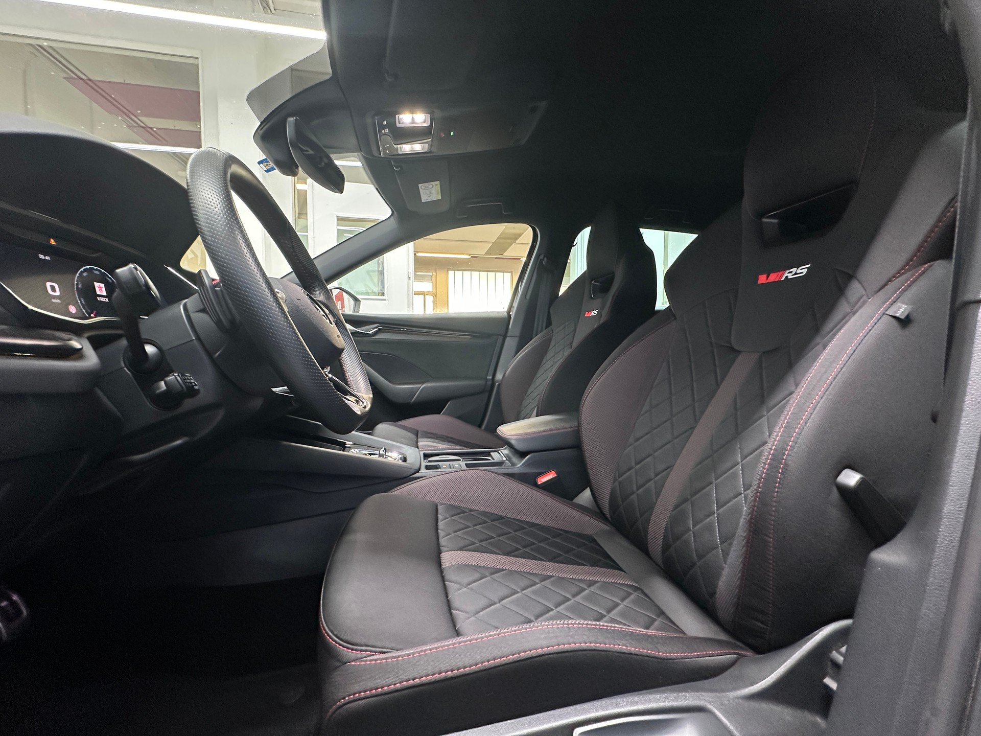 SKODA Octavia Combi 2.0 TDI DSG RS 4x4-image-7