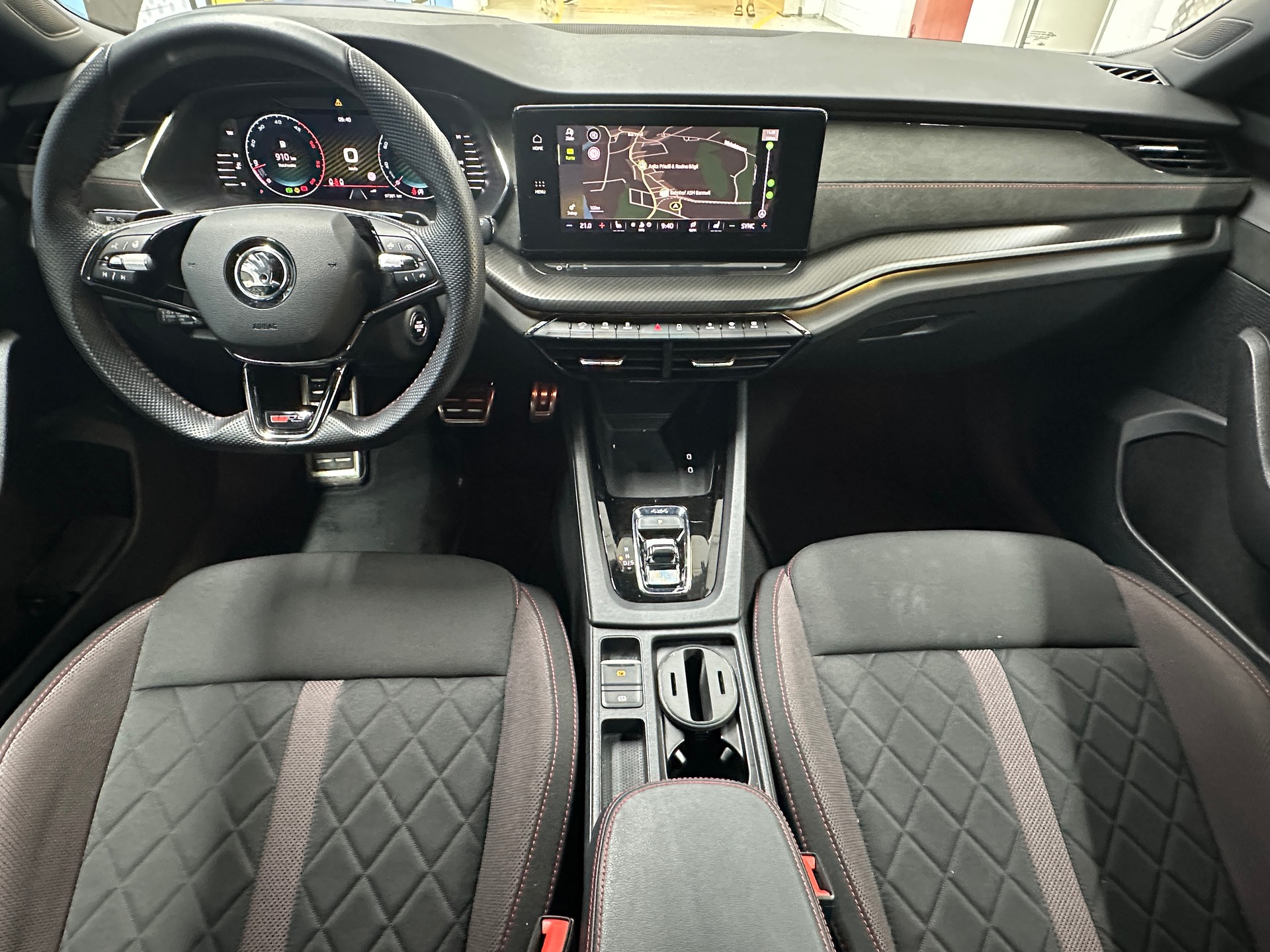 SKODA Octavia Combi 2.0 TDI DSG RS 4x4-image-9