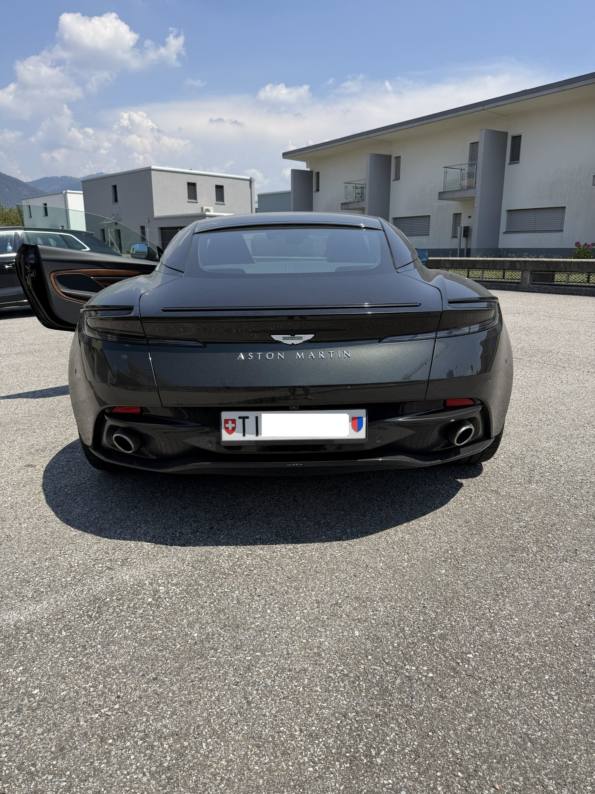 ASTON MARTIN 4.0 V8 Bi-Turbo-image-1