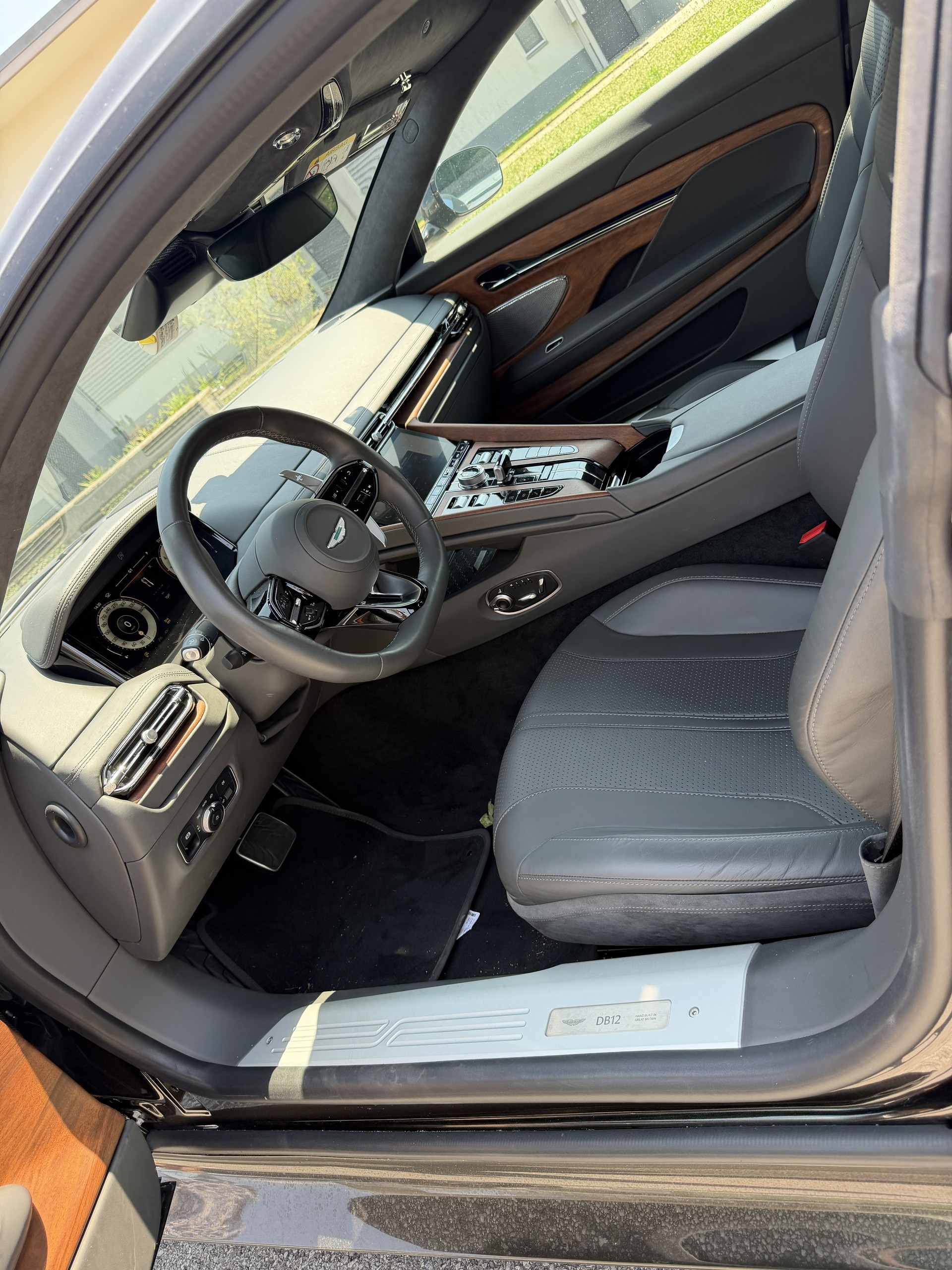 ASTON MARTIN 4.0 V8 Bi-Turbo-image-4