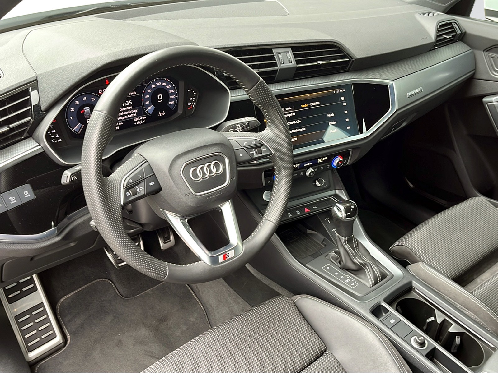 AUDI Q3 2.0 45 TFSI S line quattro S-Tronic-image-10
