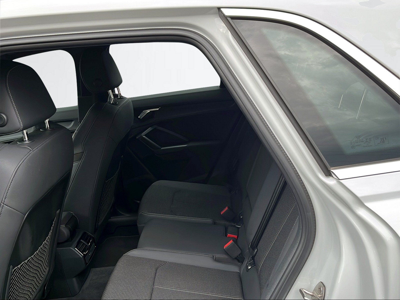 AUDI Q3 2.0 45 TFSI S line quattro S-Tronic-image-8