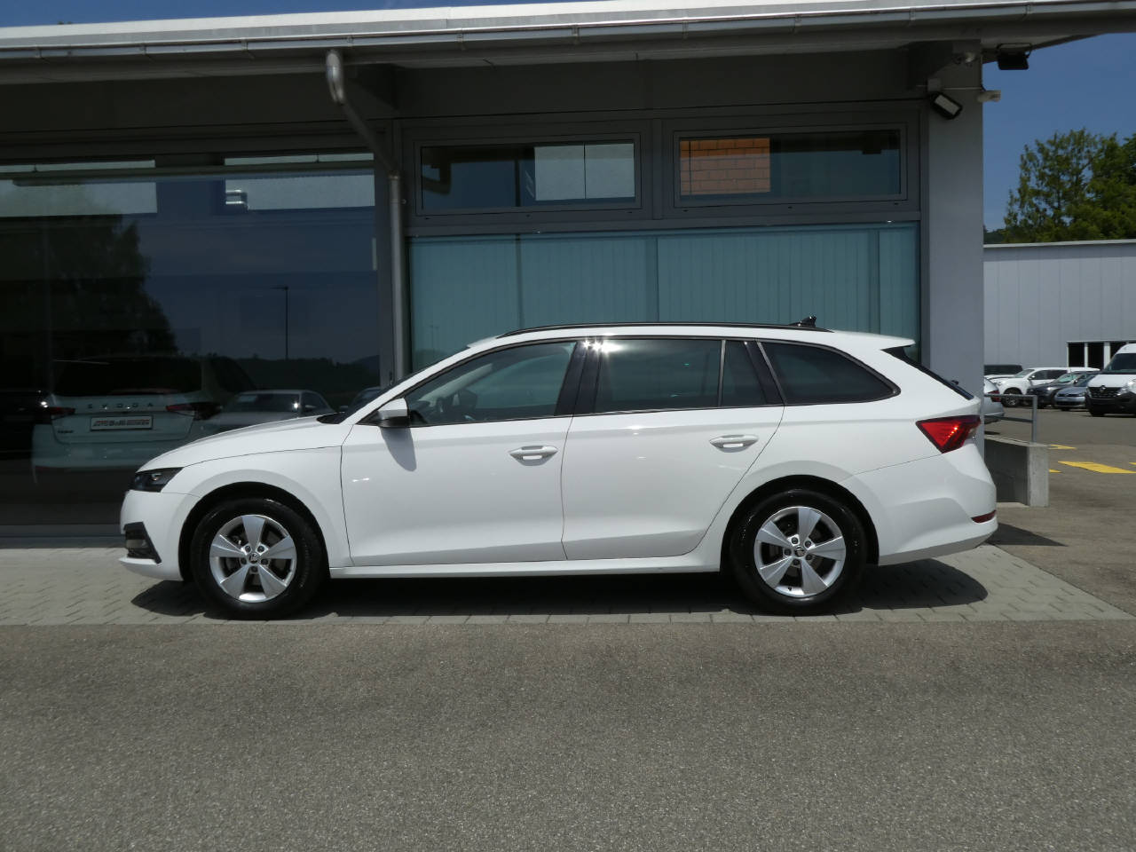 SKODA Octavia Combi 1.5 TSI Ambition DSG-image-7