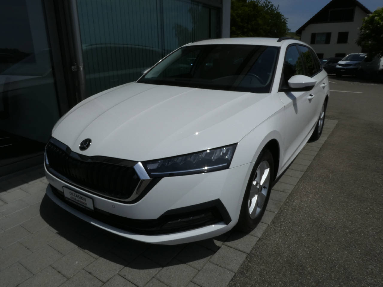 SKODA Octavia Combi 1.5 TSI Ambition DSG-image-1