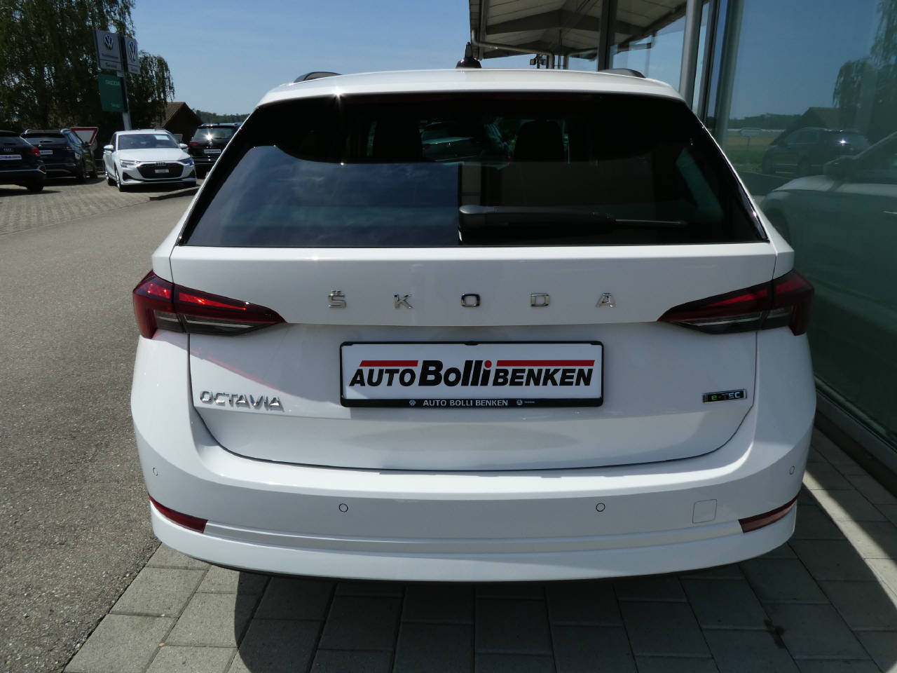 SKODA Octavia Combi 1.5 TSI Ambition DSG-image-5