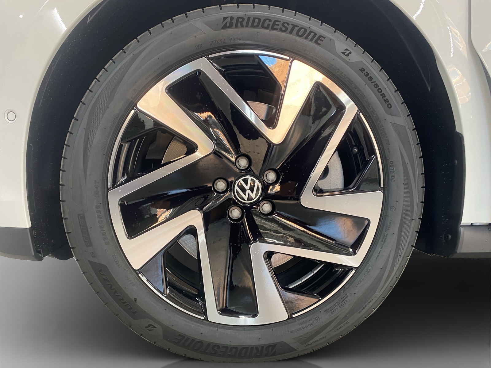 VW ID.Buzz LWB Pro 4 Motion-image-15