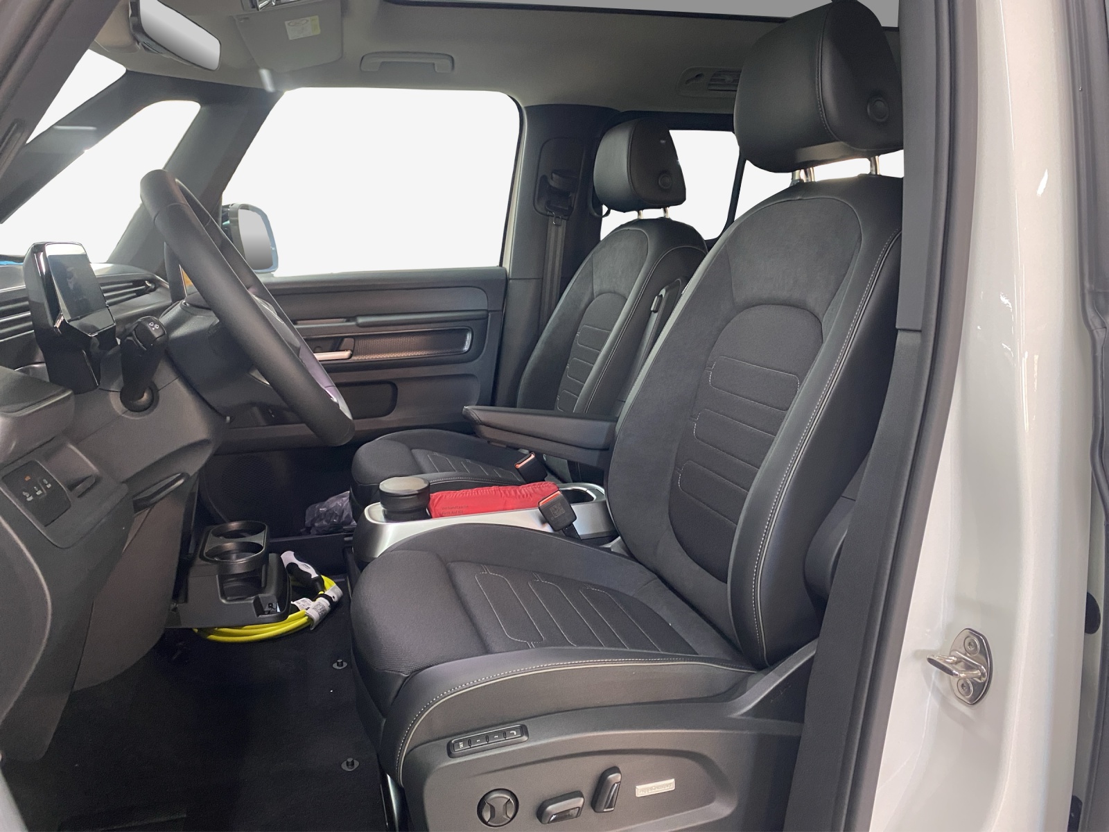 VW ID.Buzz LWB Pro 4 Motion-image-7