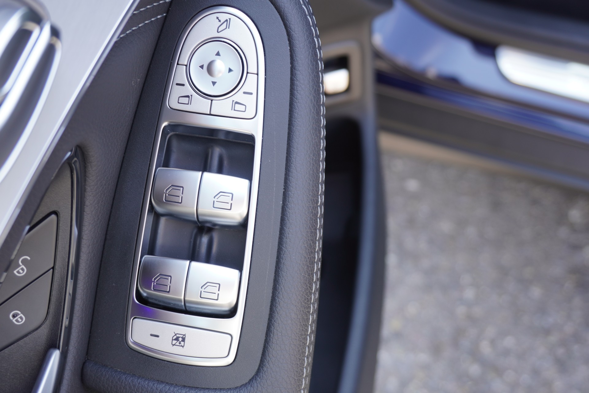 MERCEDES-BENZ GLC 300 e 4Matic 9G-Tronic-image-17