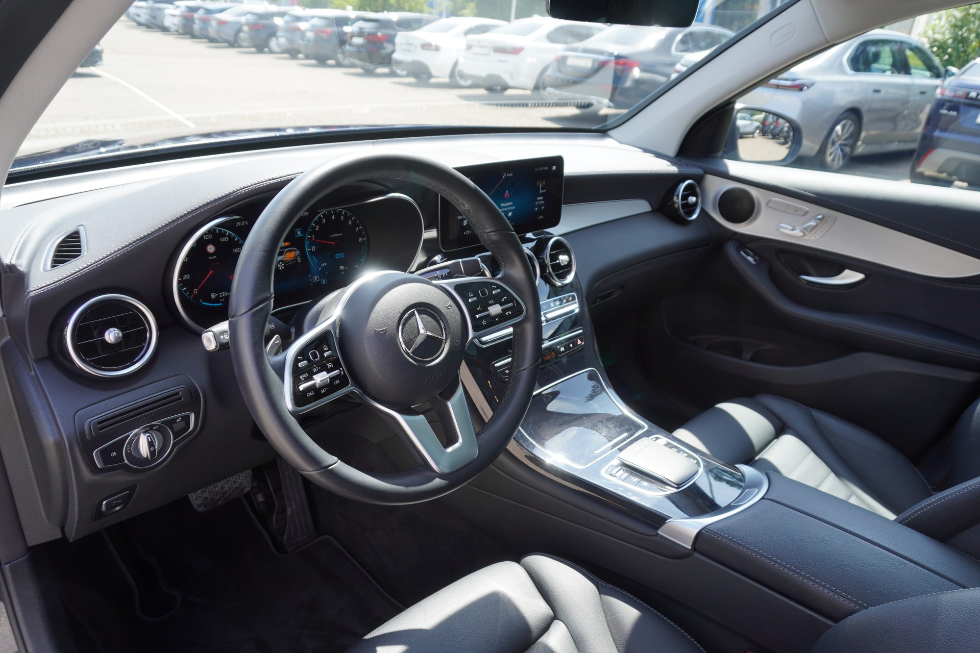 MERCEDES-BENZ GLC 300 e 4Matic 9G-Tronic-image-15