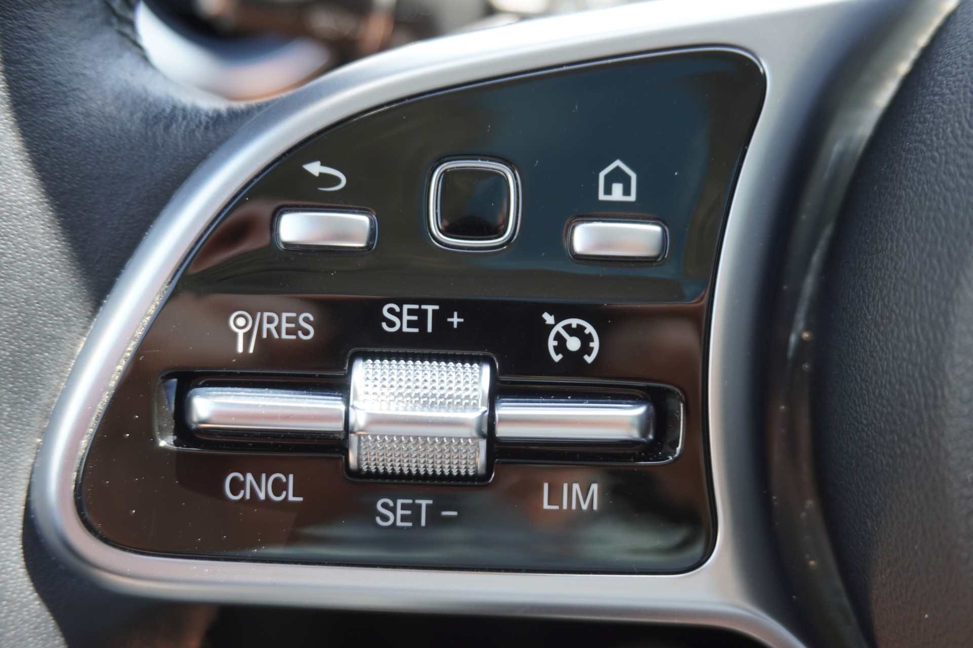 MERCEDES-BENZ GLC 300 e 4Matic 9G-Tronic-image-22