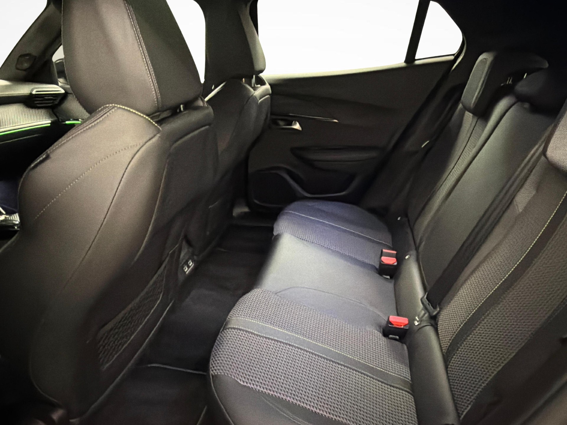PEUGEOT 2008 1.2 PureTech 155 GT-image-10