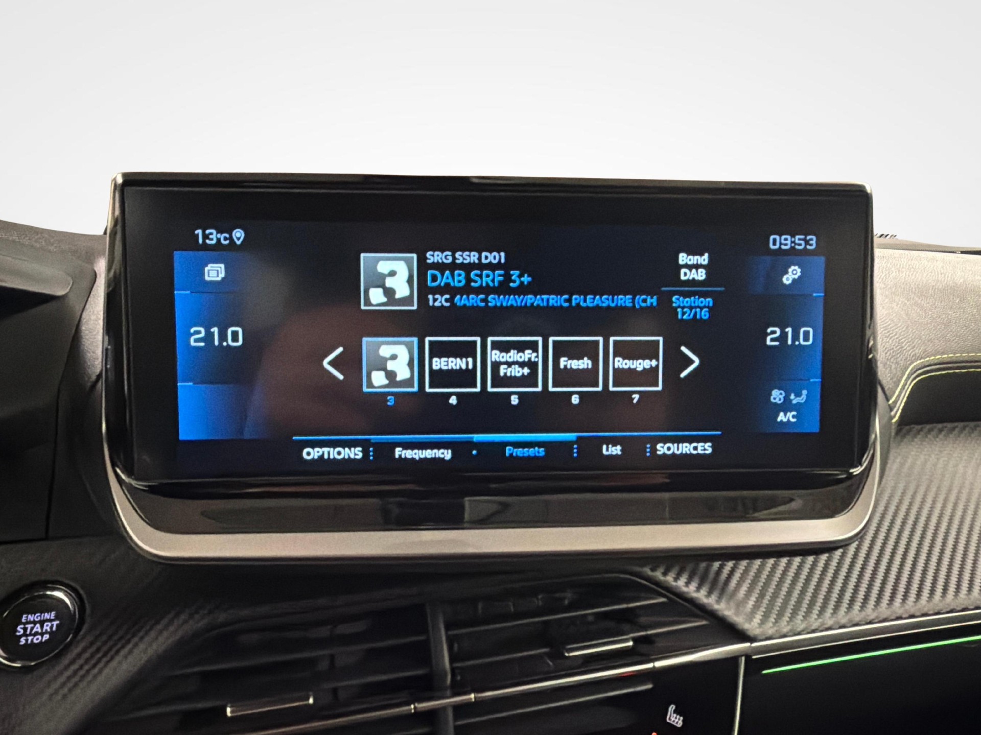 PEUGEOT 2008 1.2 PureTech 155 GT-image-14