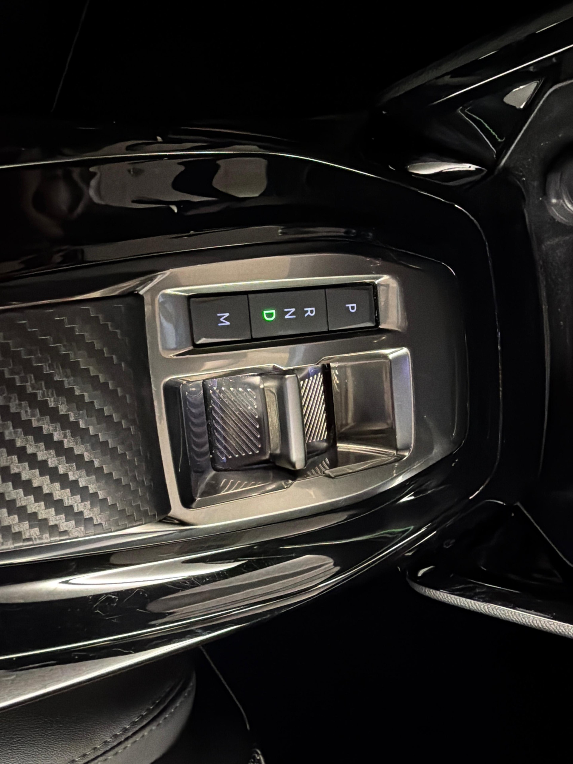 PEUGEOT 2008 1.2 PureTech 155 GT-image-17
