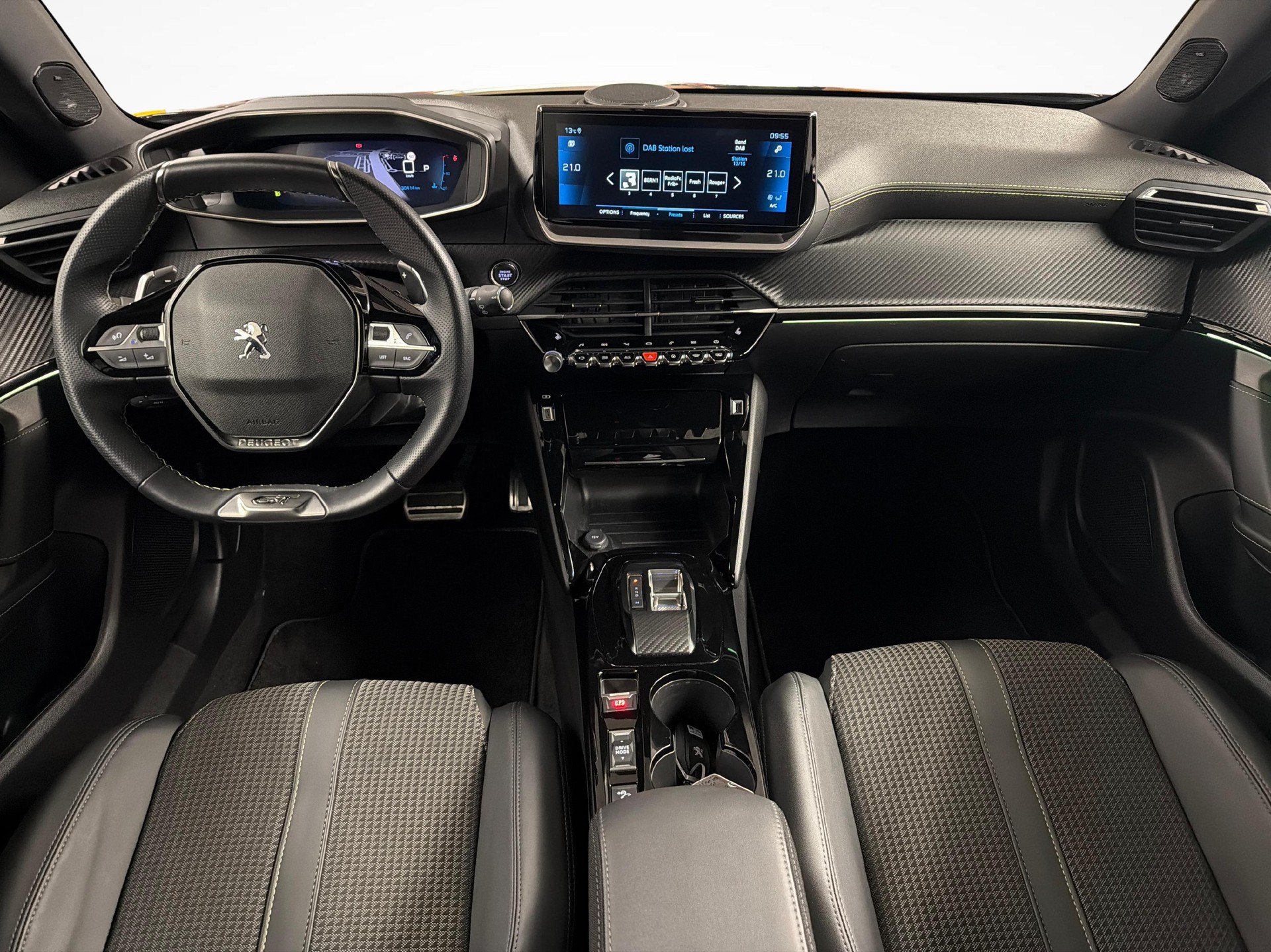 PEUGEOT 2008 1.2 PureTech 155 GT-image-8