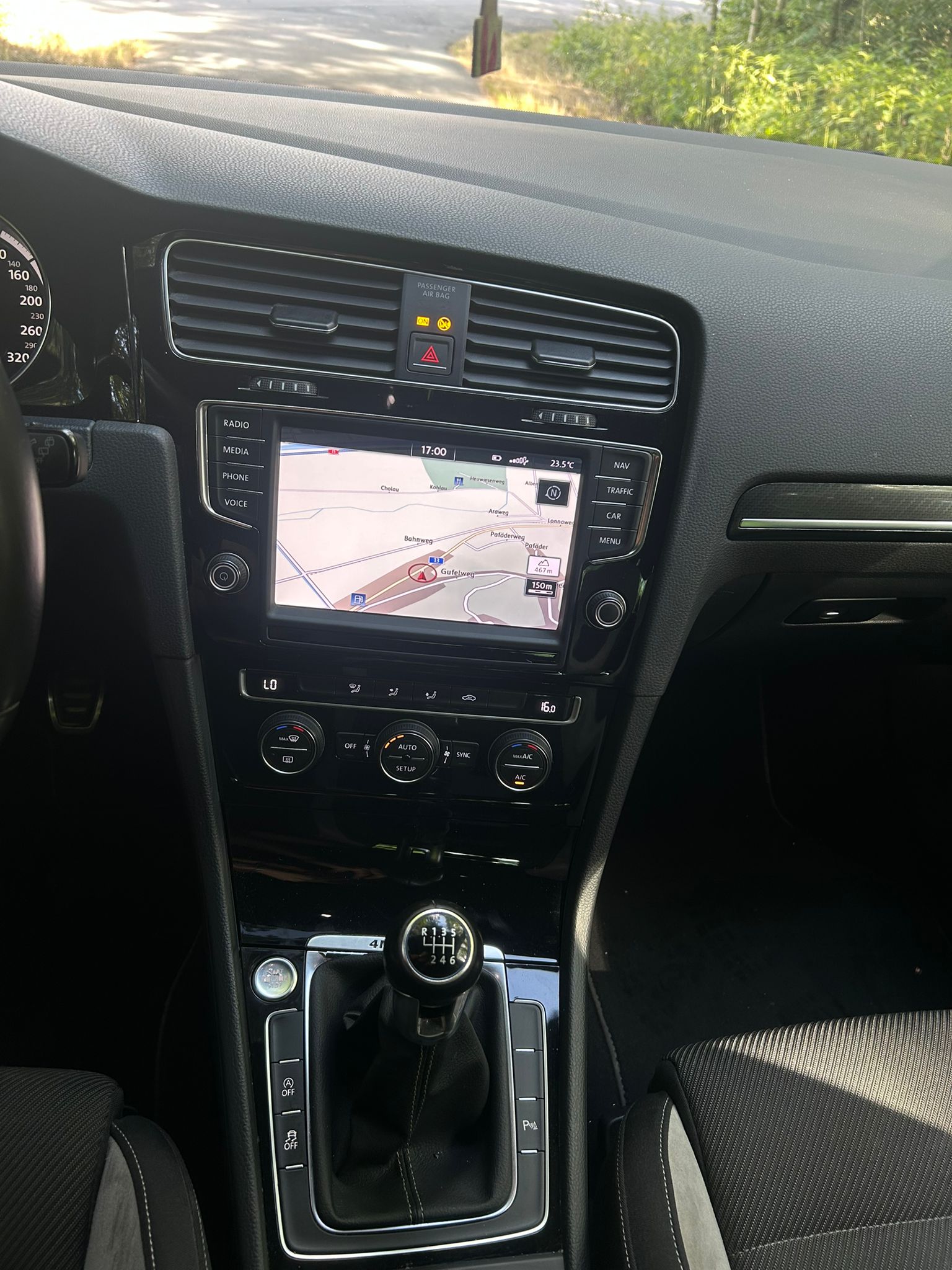 VW Golf 2.0 TSI R 4Motion-image-7