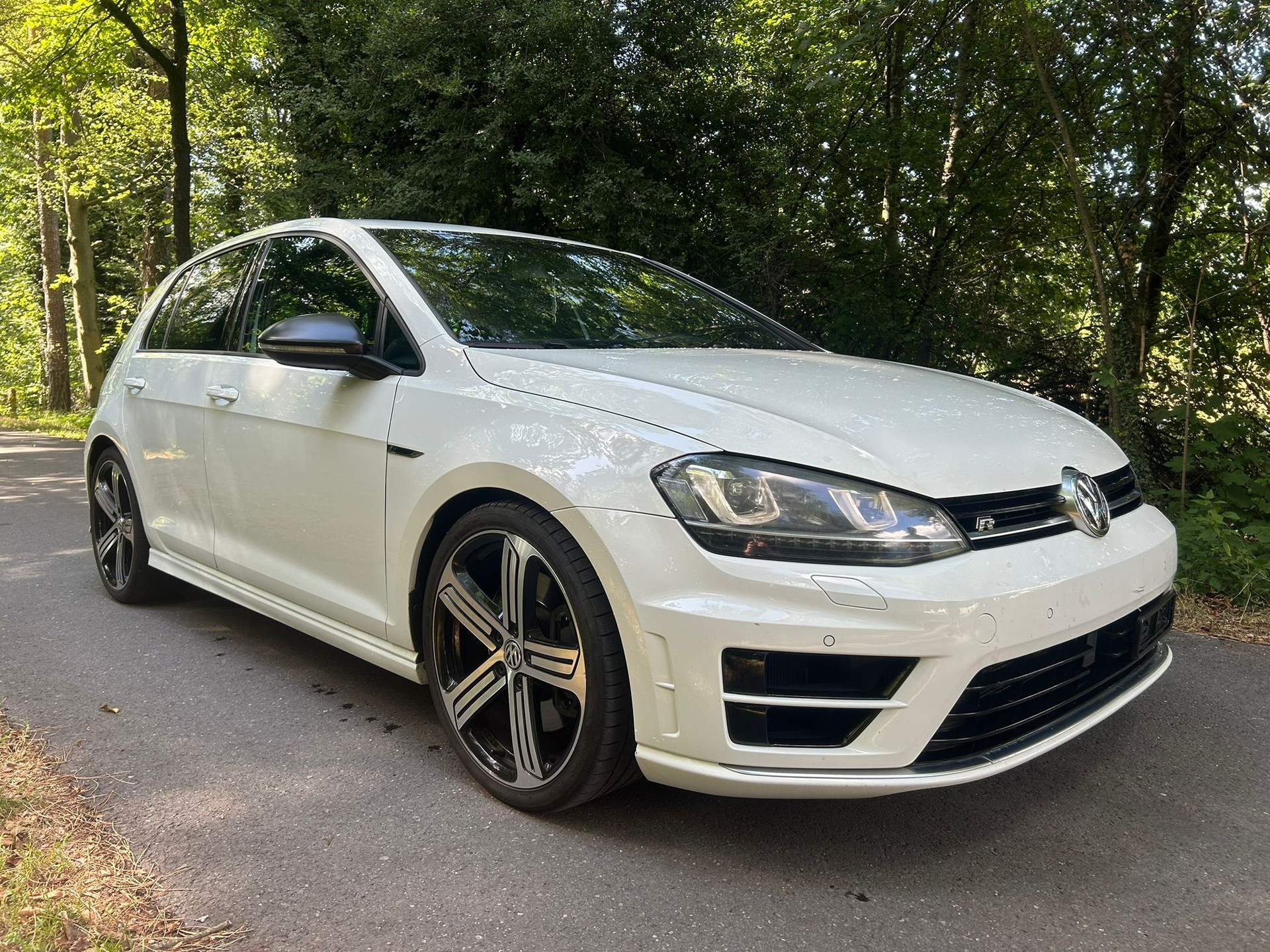 VW Golf 2.0 TSI R 4Motion-image-0