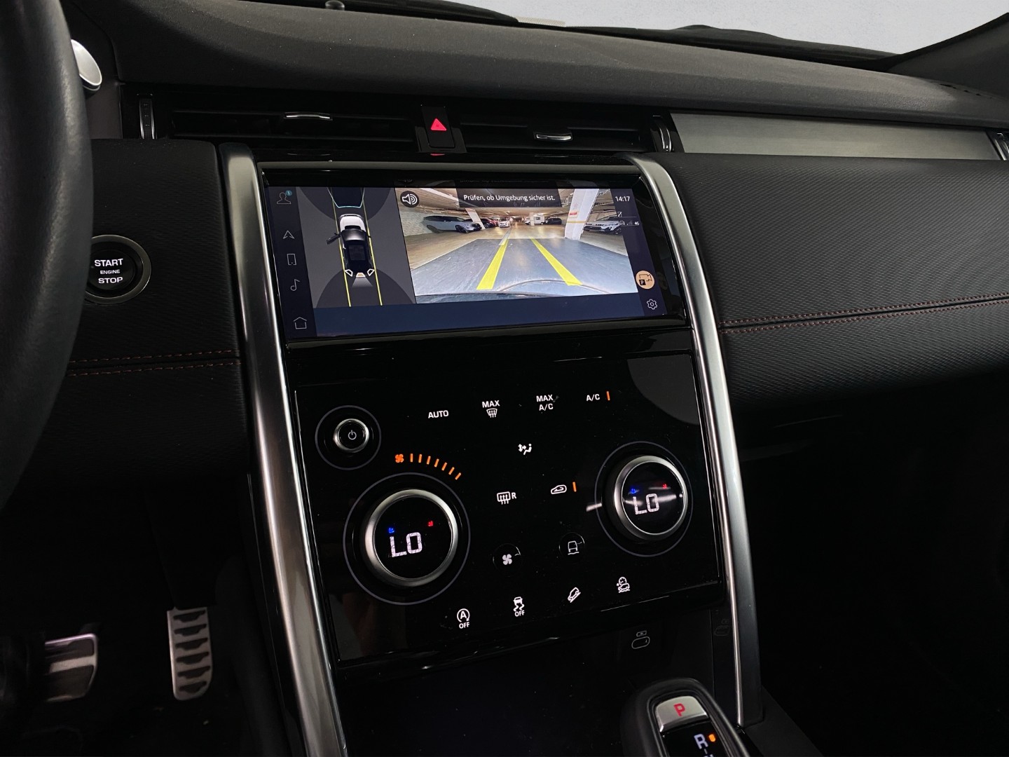 LAND ROVER Discovery 2.0 i4 300 R-Dynamic SE AWD Automatic-image-13