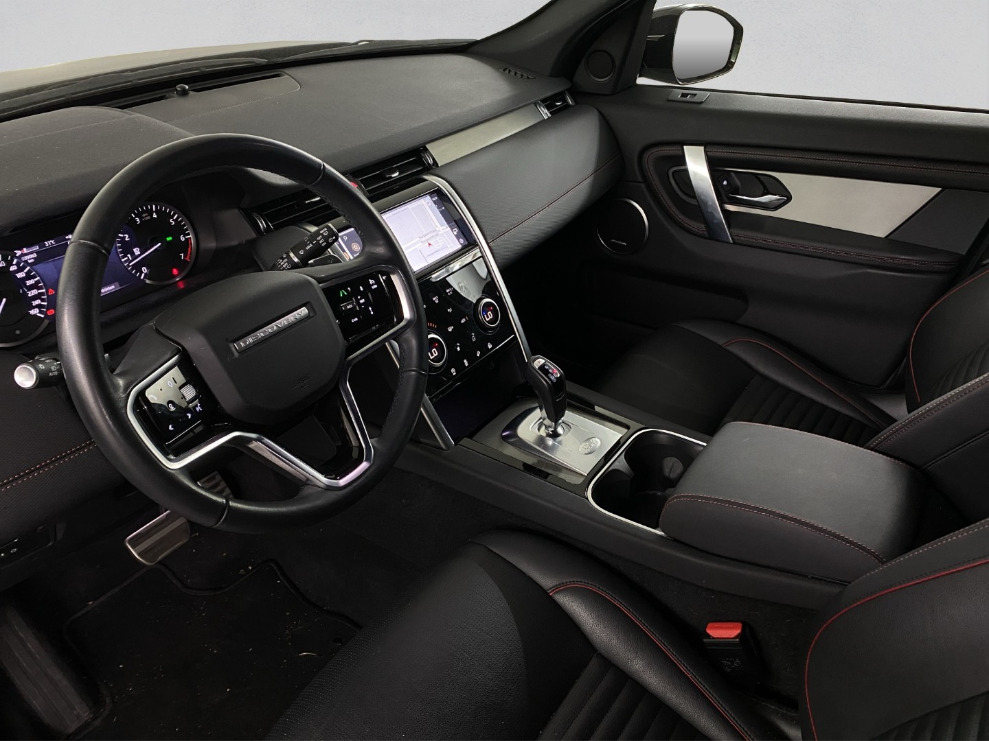 LAND ROVER Discovery 2.0 i4 300 R-Dynamic SE AWD Automatic-image-7