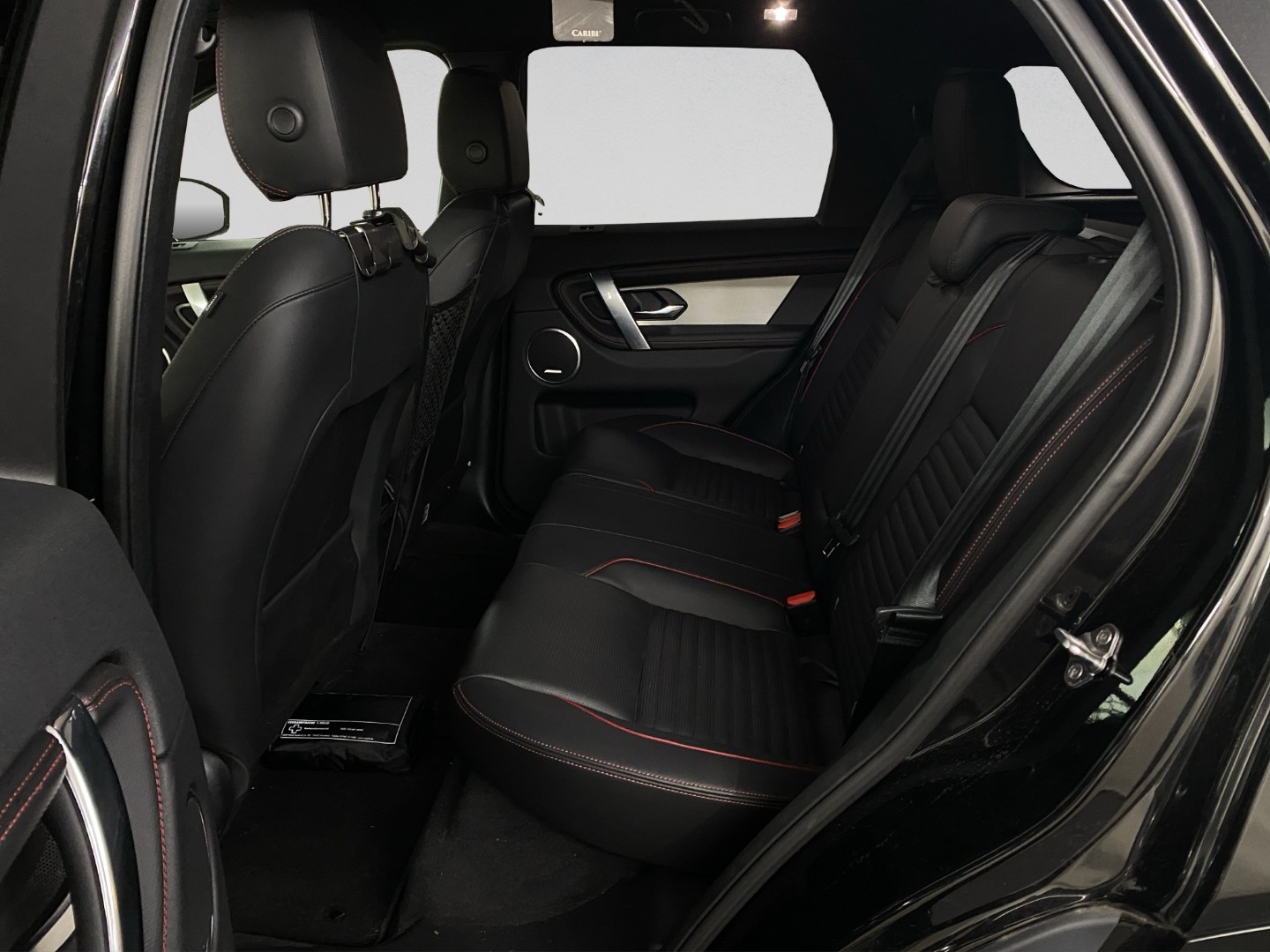 LAND ROVER Discovery 2.0 i4 300 R-Dynamic SE AWD Automatic-image-14