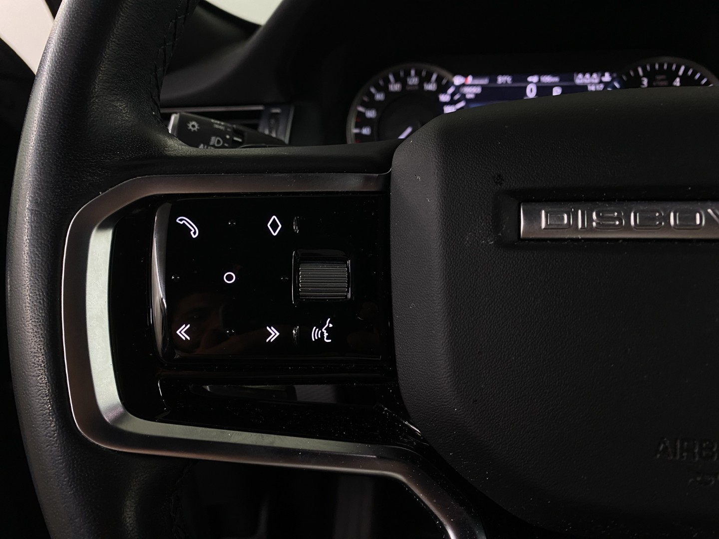 LAND ROVER Discovery 2.0 i4 300 R-Dynamic SE AWD Automatic-image-15