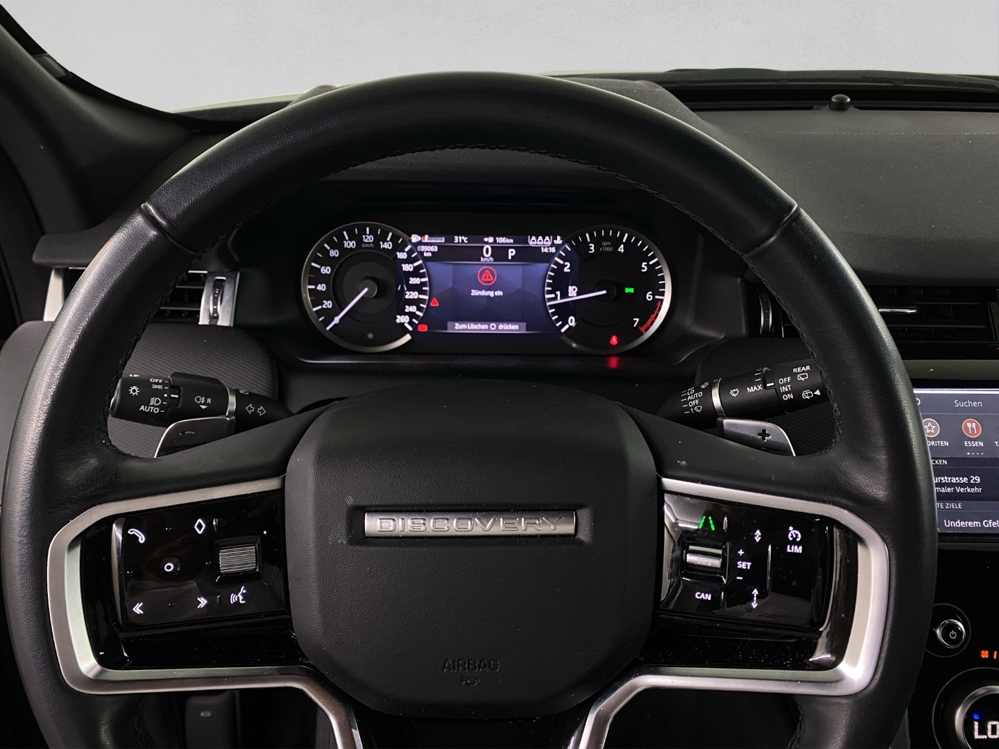 LAND ROVER Discovery 2.0 i4 300 R-Dynamic SE AWD Automatic-image-11