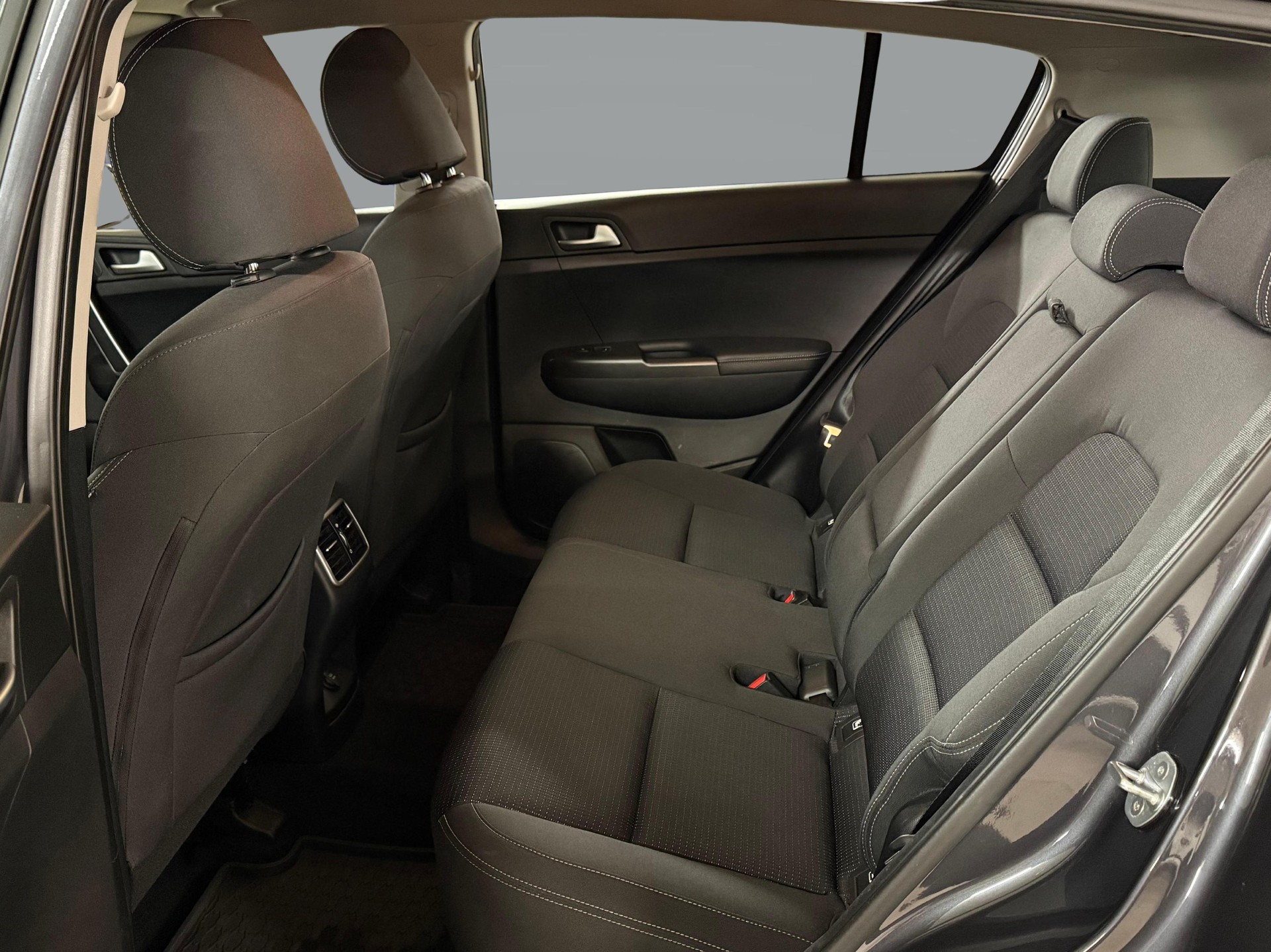 KIA Sportage 2.0 CRDi Trend-image-12