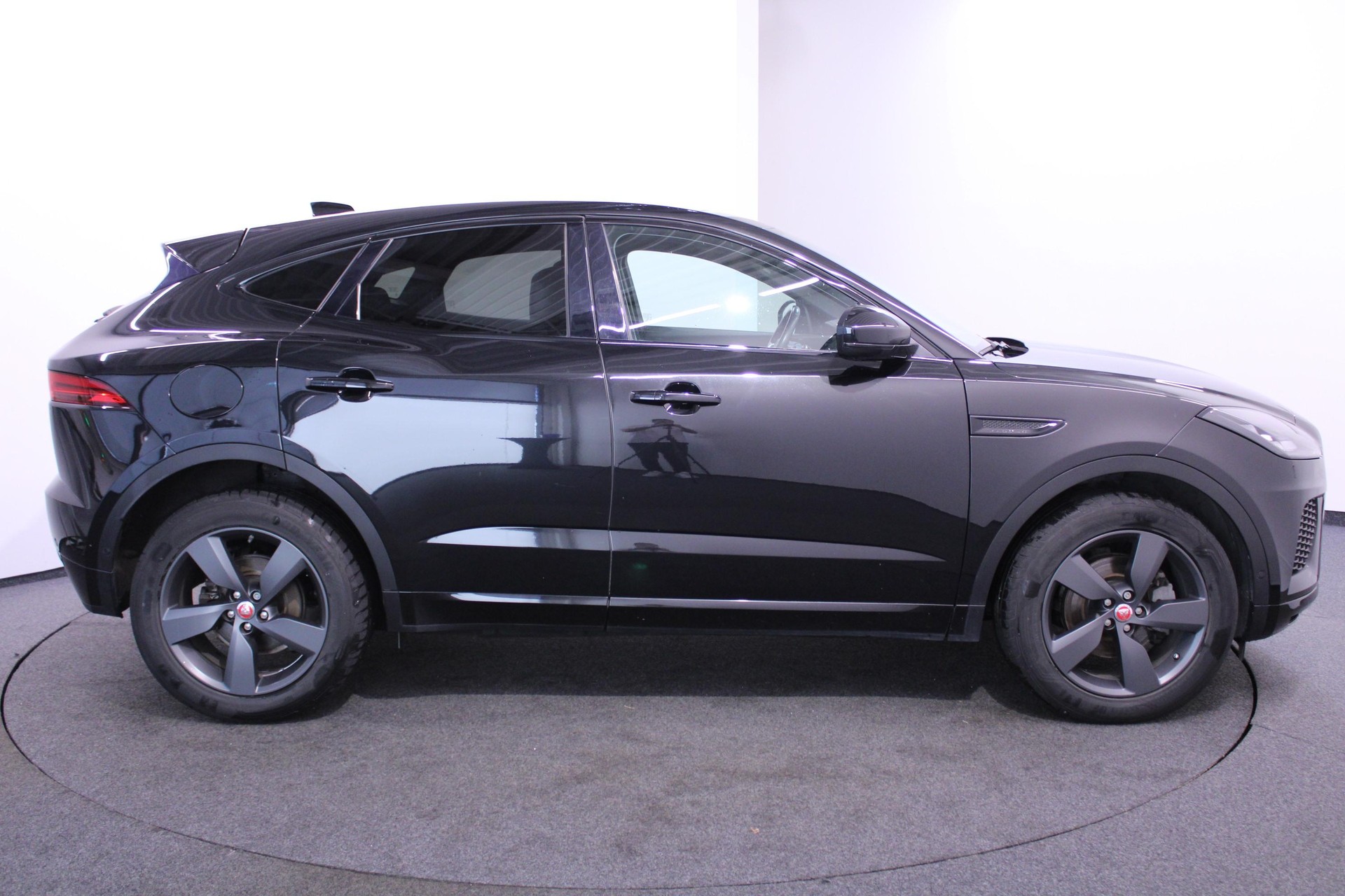 JAGUAR E-Pace 2.0 D 180 R-Dynamic S AWD-image-4