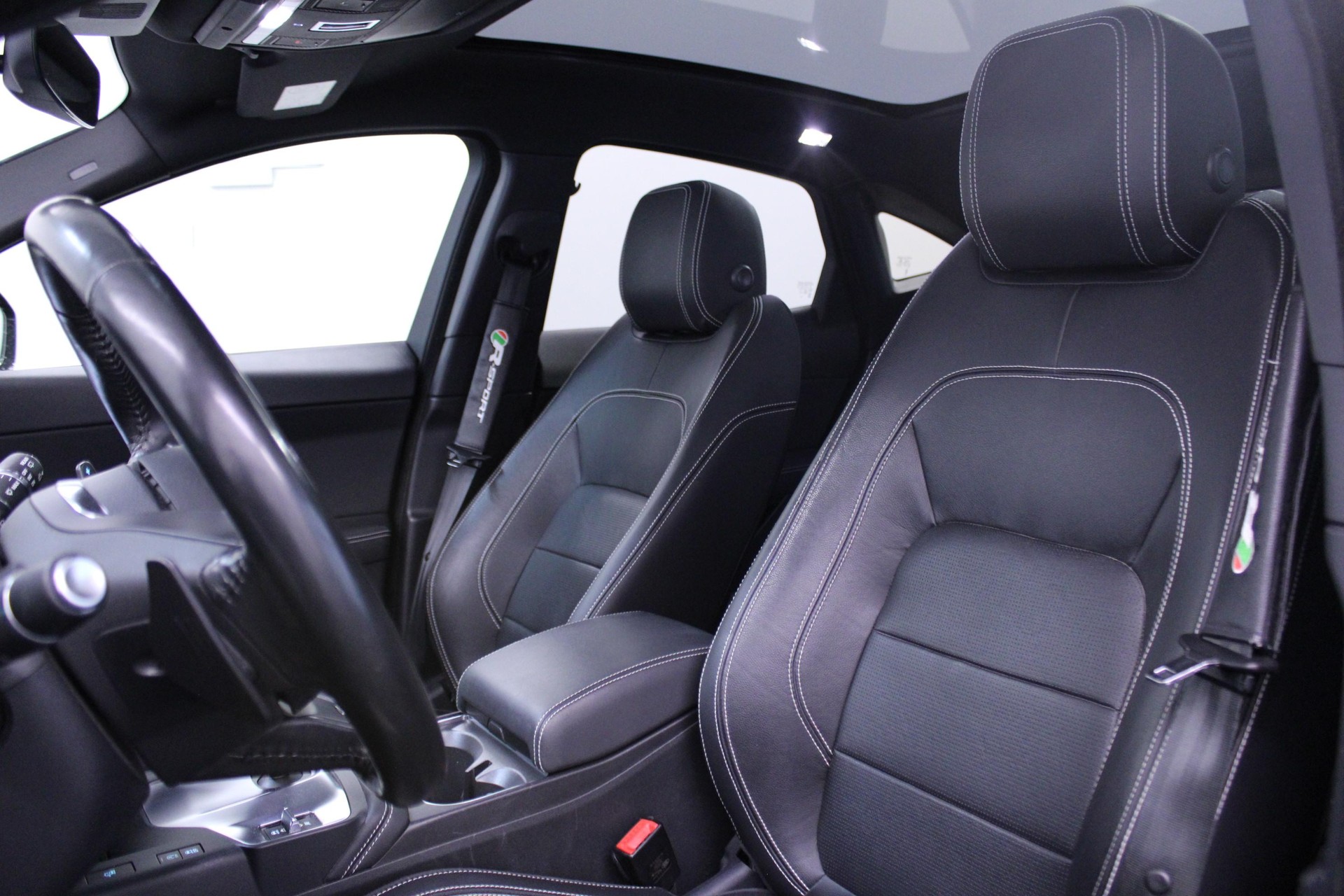 JAGUAR E-Pace 2.0 D 180 R-Dynamic S AWD-image-7