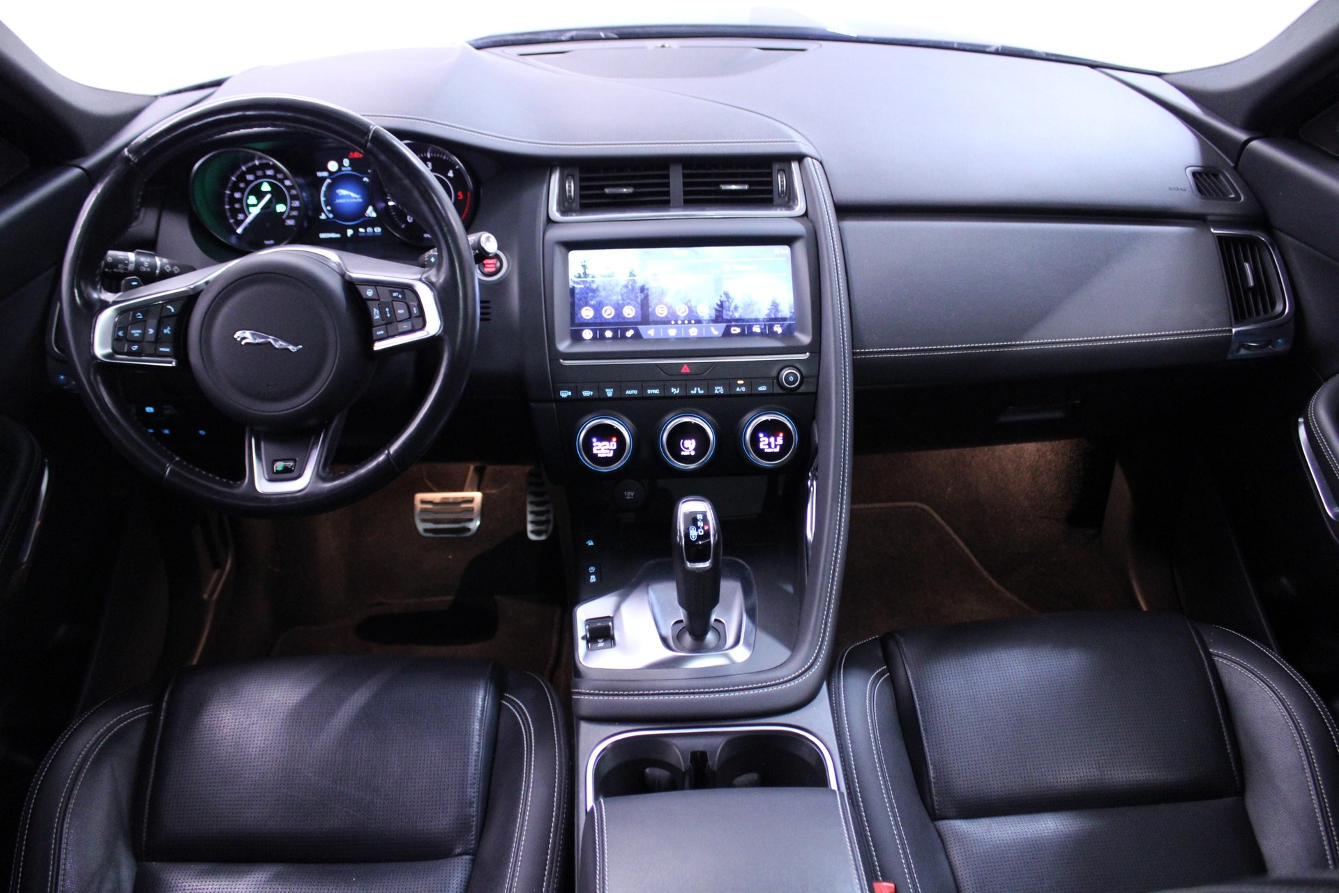 JAGUAR E-Pace 2.0 D 180 R-Dynamic S AWD-image-9