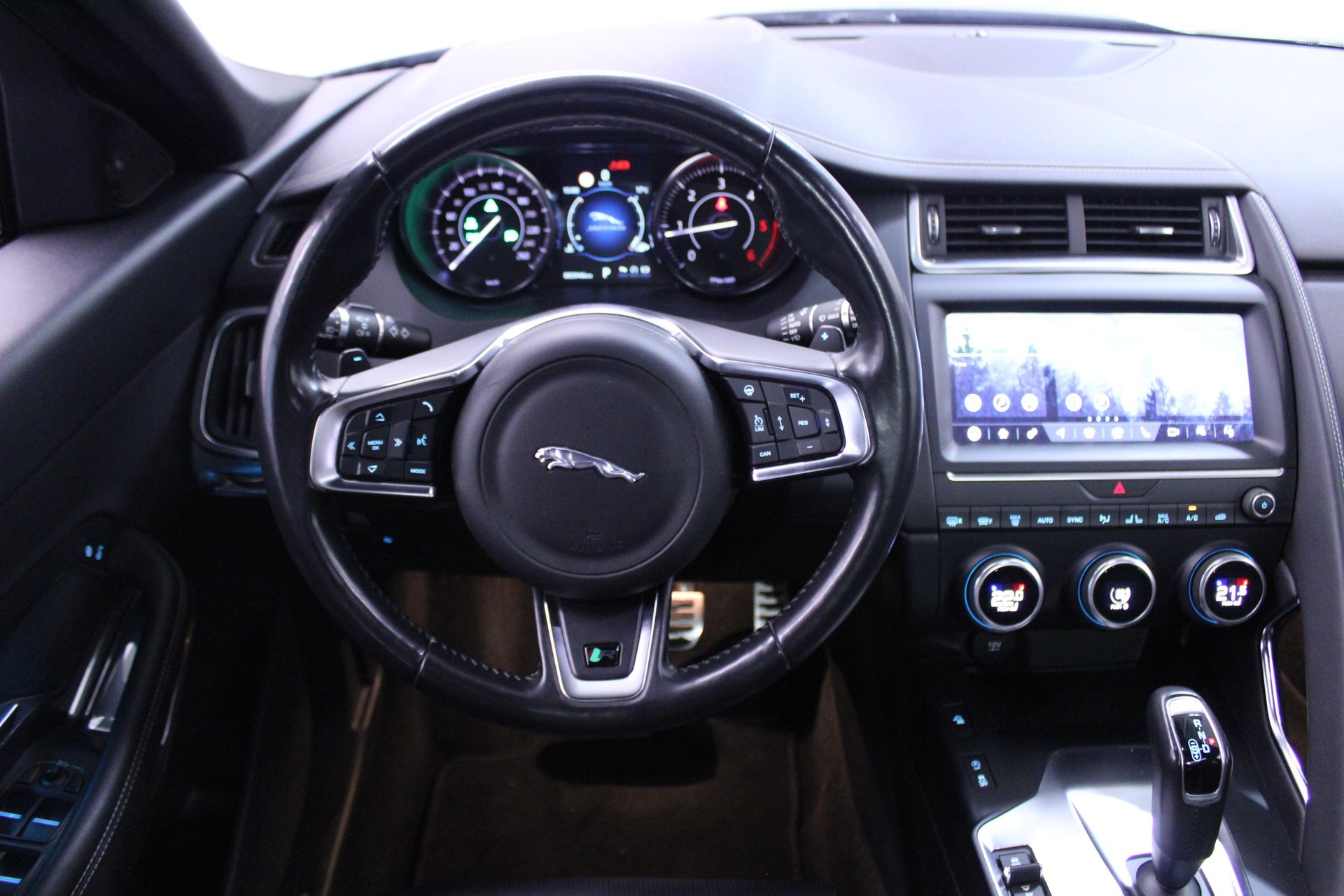 JAGUAR E-Pace 2.0 D 180 R-Dynamic S AWD-image-10