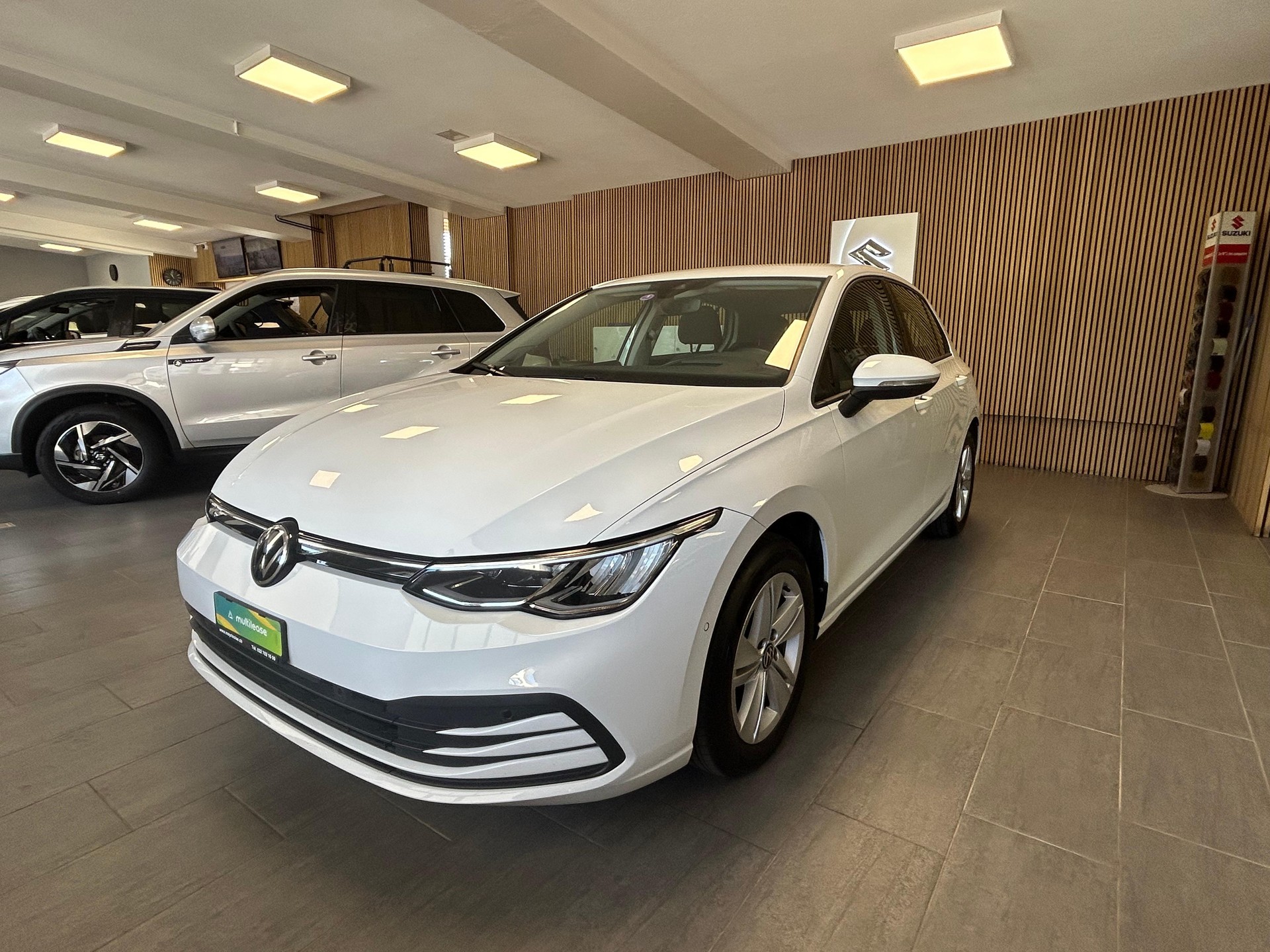 VW Golf VIII 1.5 eTSI Life DSG-image-3