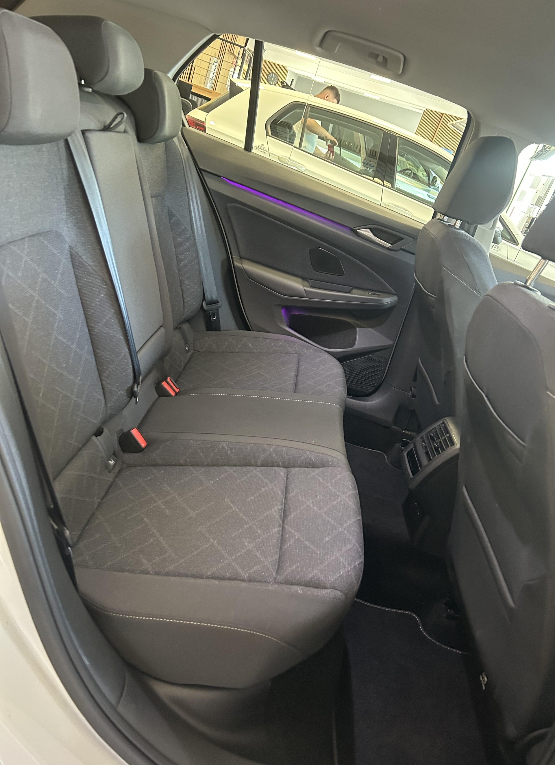 VW Golf VIII 1.5 eTSI Life DSG-image-22