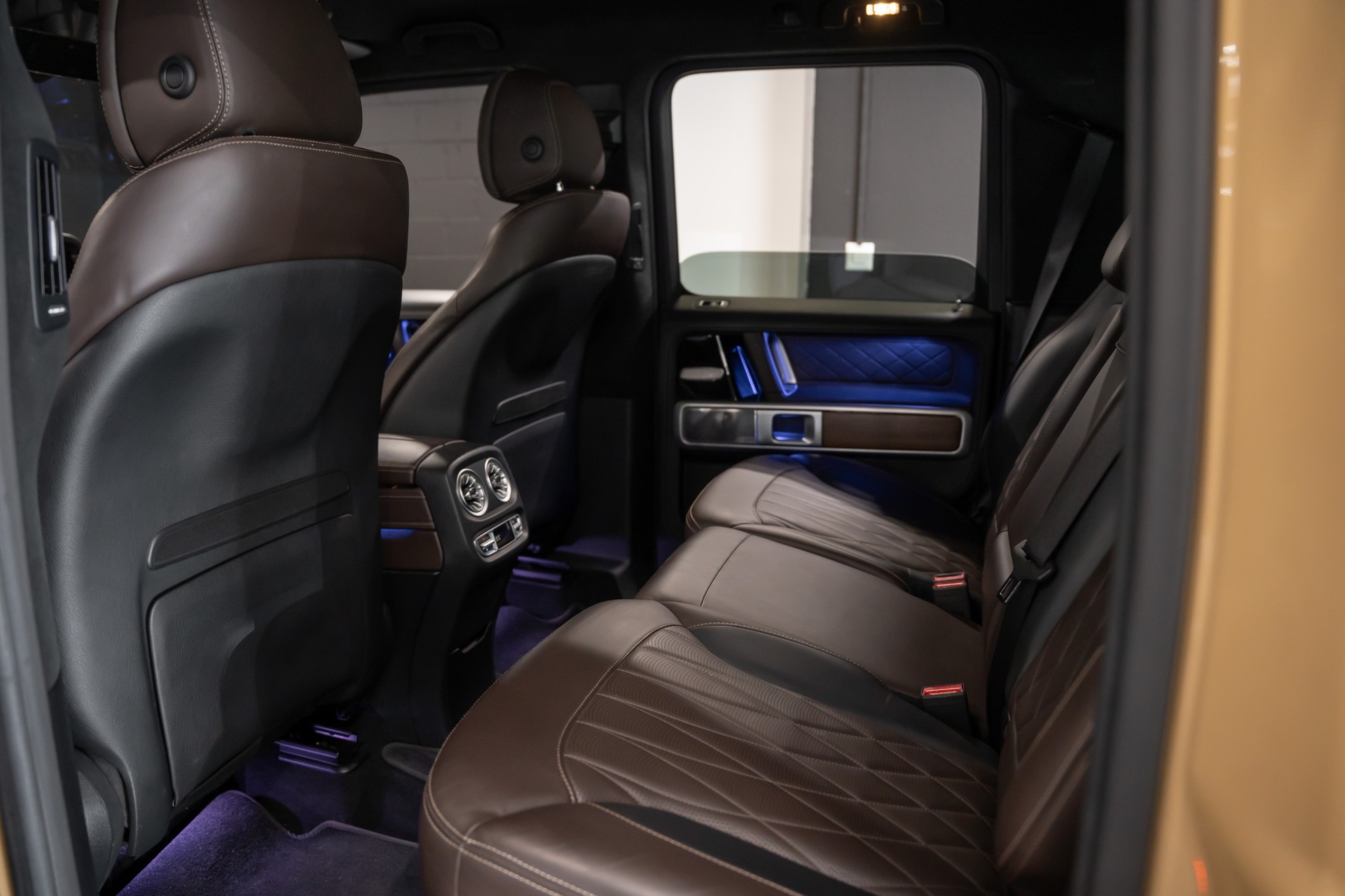 MERCEDES-BENZ G 63 AMG Speedshift Plus G-Tronic / Burmester / Schiebedach / Sitzlüftung / Massage Sitze / Traum Konfiguration-image-10