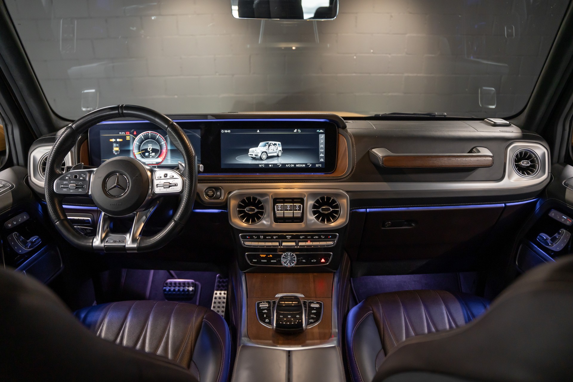 MERCEDES-BENZ G 63 AMG Speedshift Plus G-Tronic / Burmester / Schiebedach / Sitzlüftung / Massage Sitze / Traum Konfiguration-image-7
