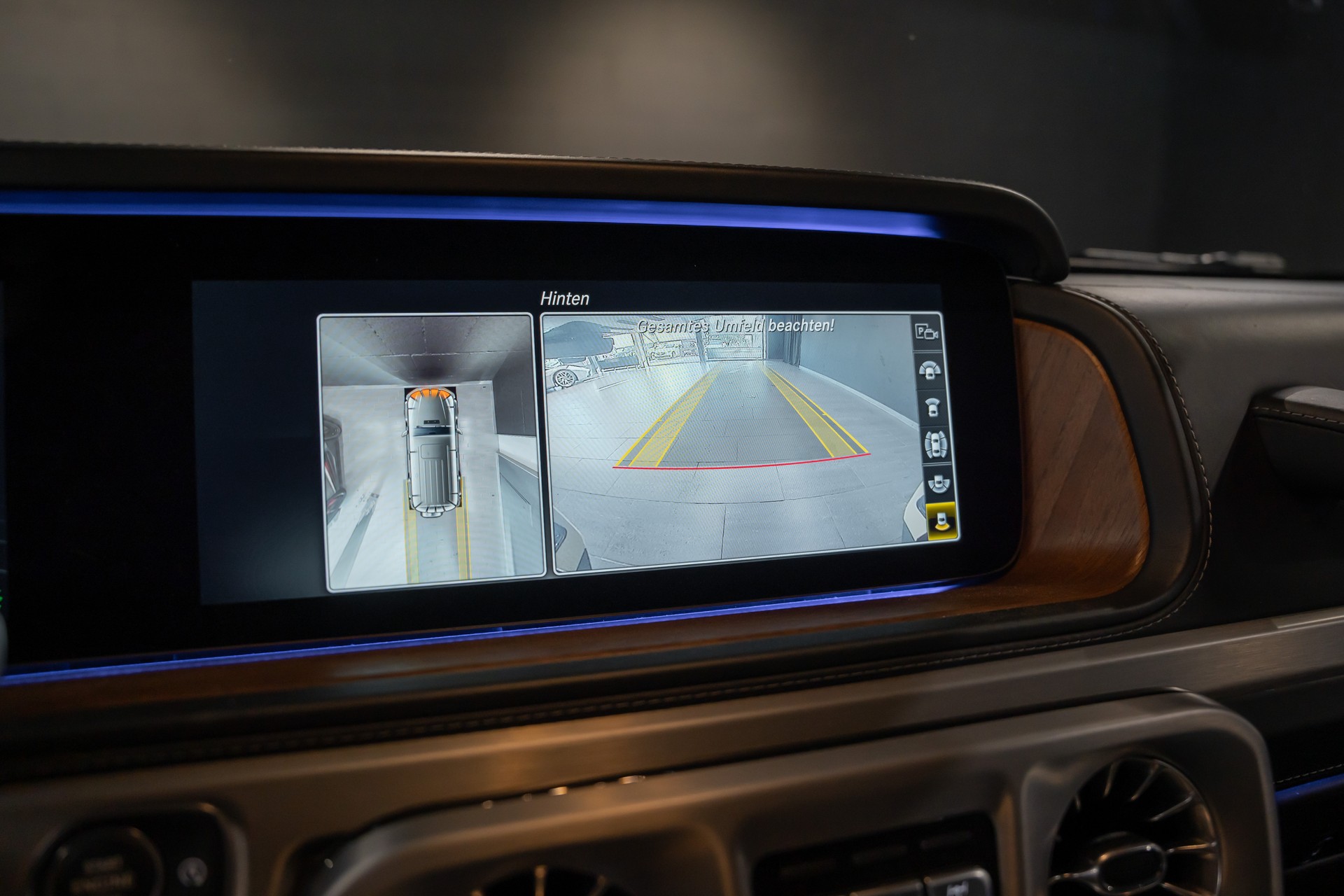 MERCEDES-BENZ G 63 AMG Speedshift Plus G-Tronic / Burmester / Schiebedach / Sitzlüftung / Massage Sitze / Traum Konfiguration-image-14