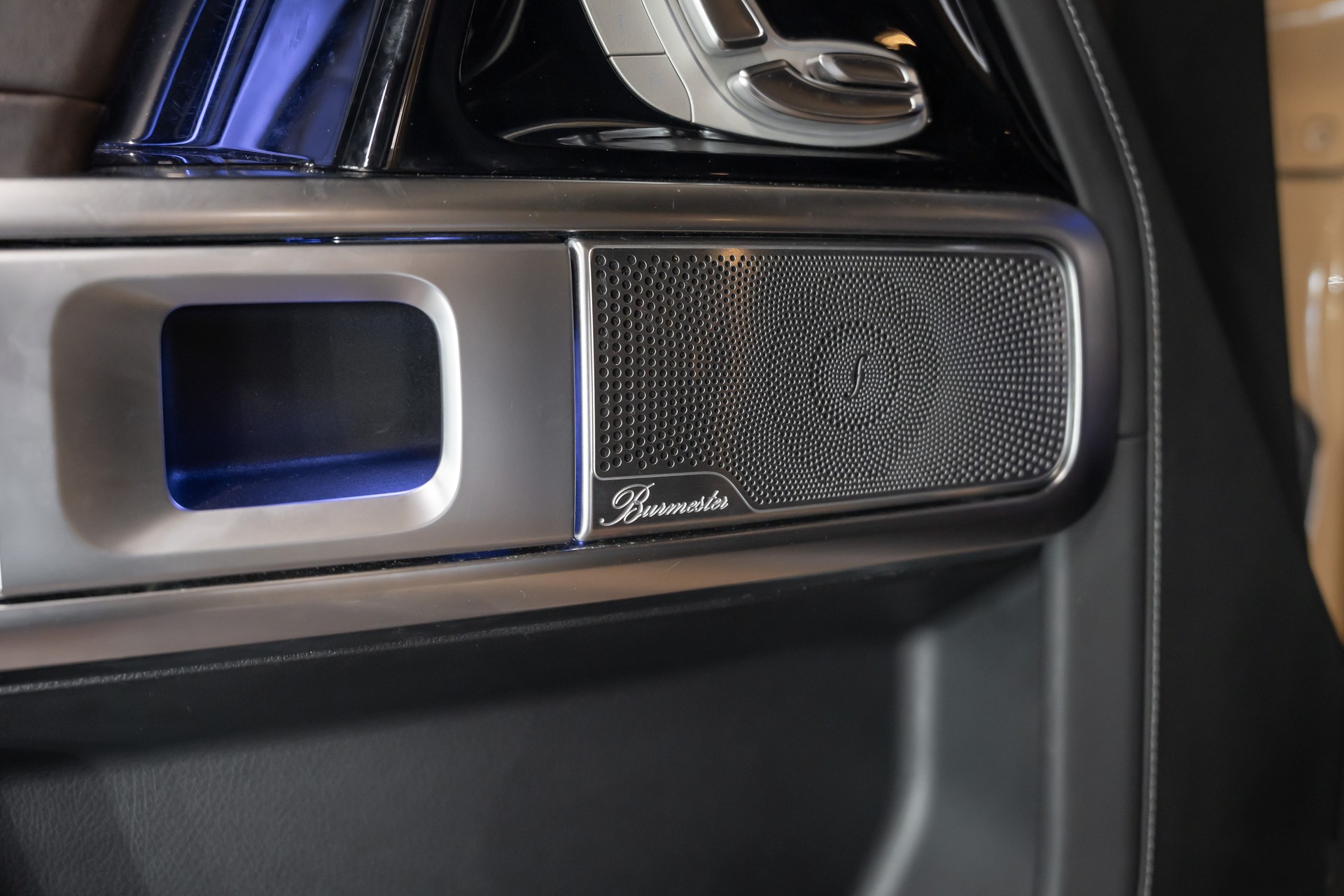 MERCEDES-BENZ G 63 AMG Speedshift Plus G-Tronic / Burmester / Schiebedach / Sitzlüftung / Massage Sitze / Traum Konfiguration-image-13