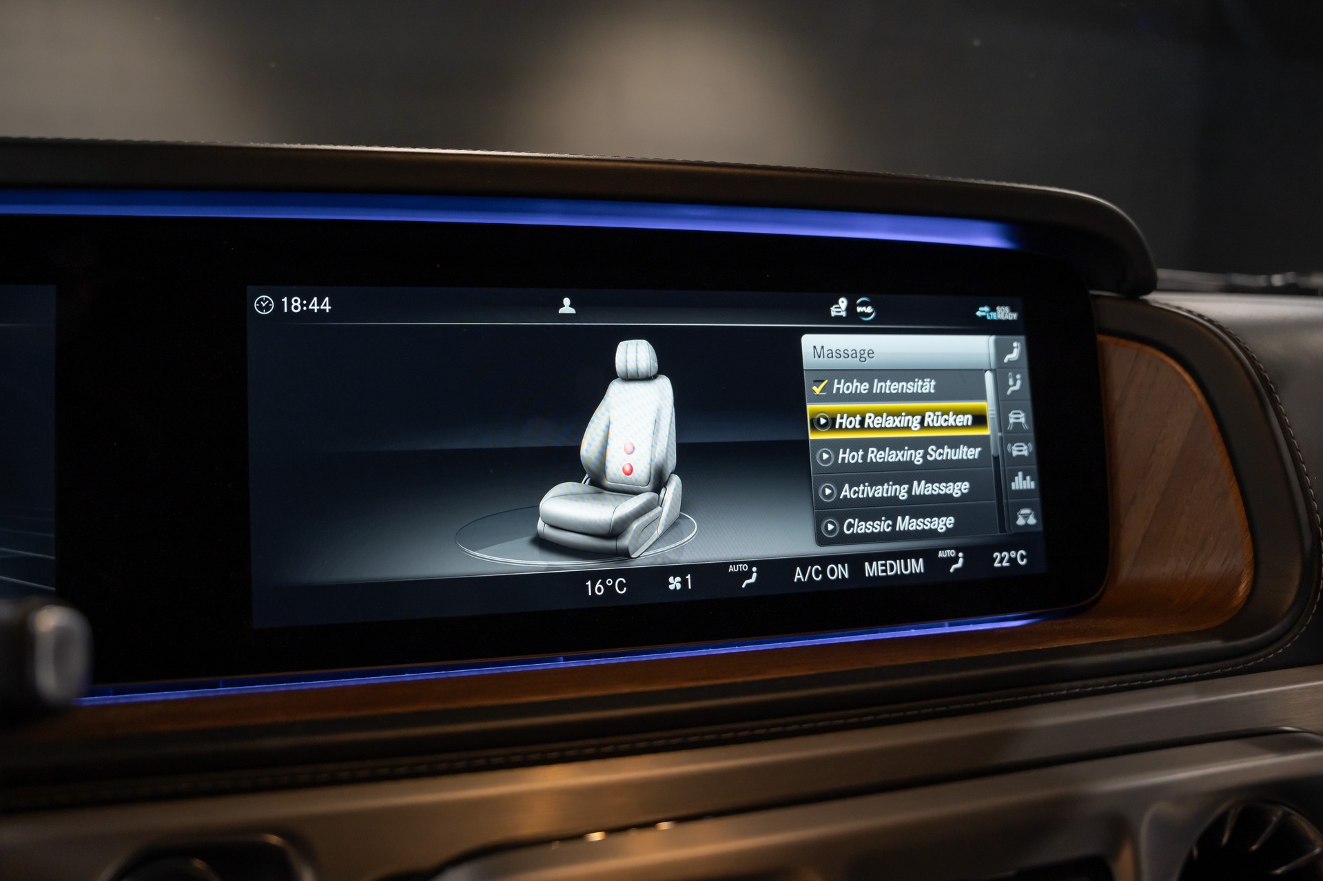 MERCEDES-BENZ G 63 AMG Speedshift Plus G-Tronic / Burmester / Schiebedach / Sitzlüftung / Massage Sitze / Traum Konfiguration-image-15