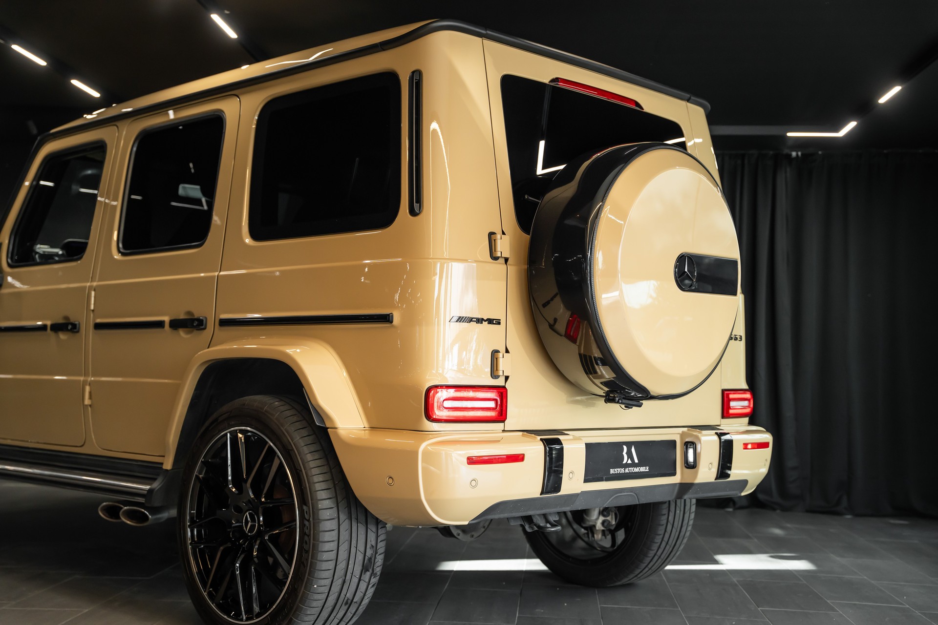 MERCEDES-BENZ G 63 AMG Speedshift Plus G-Tronic / Burmester / Schiebedach / Sitzlüftung / Massage Sitze / Traum Konfiguration-image-5
