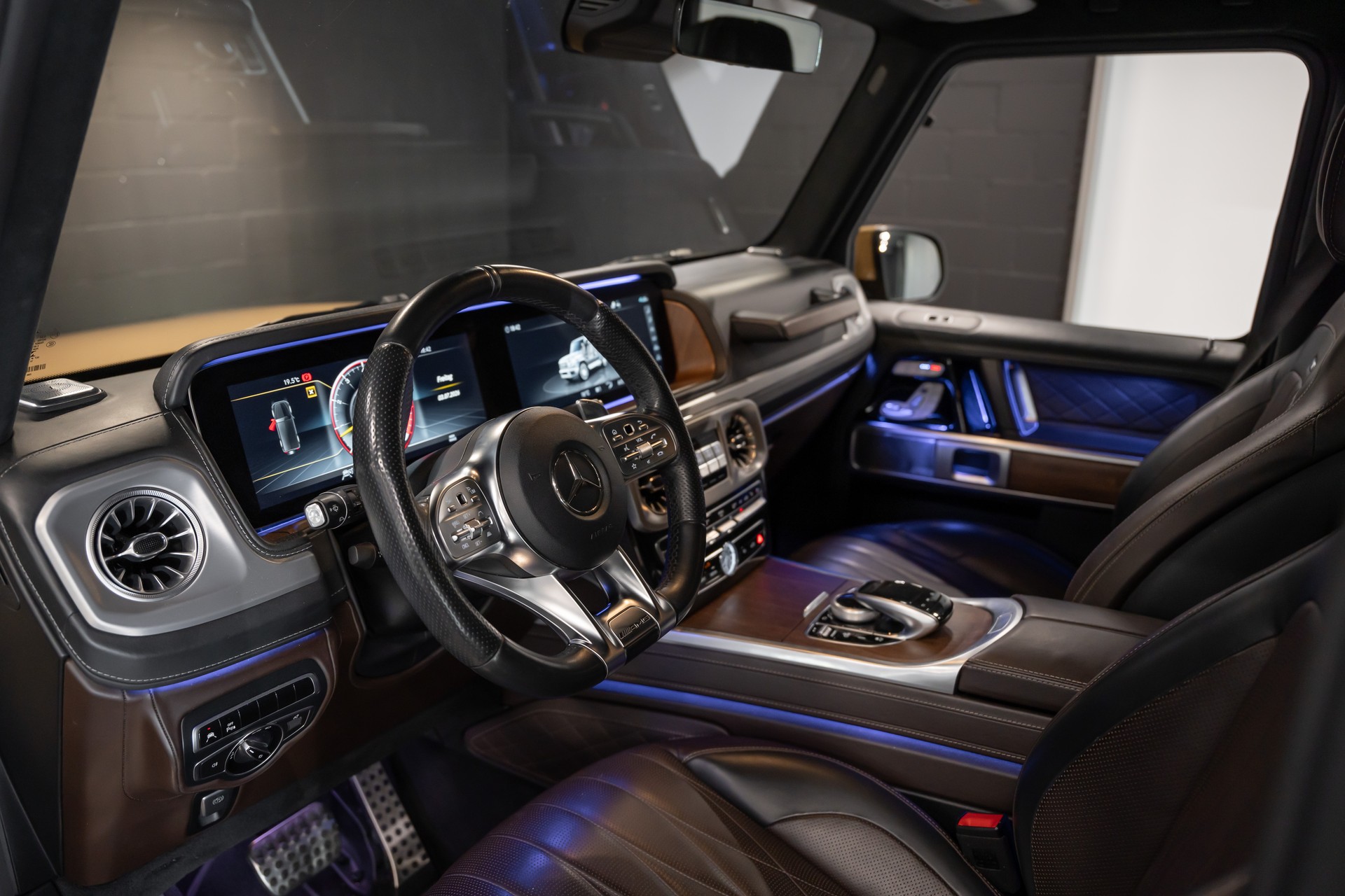 MERCEDES-BENZ G 63 AMG Speedshift Plus G-Tronic / Burmester / Schiebedach / Sitzlüftung / Massage Sitze / Traum Konfiguration-image-8