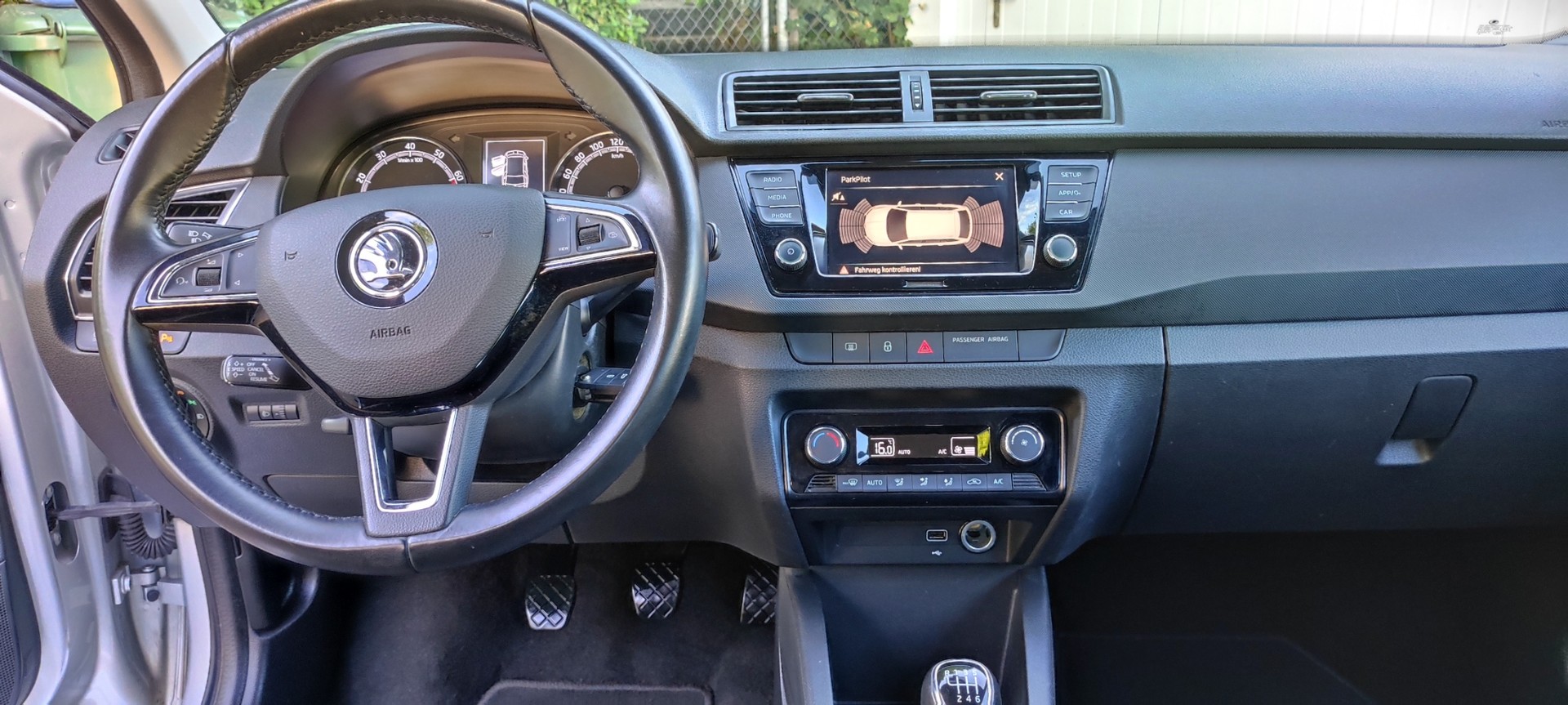 SKODA Fabia Combi 1.0 TSI Ambition-image-9