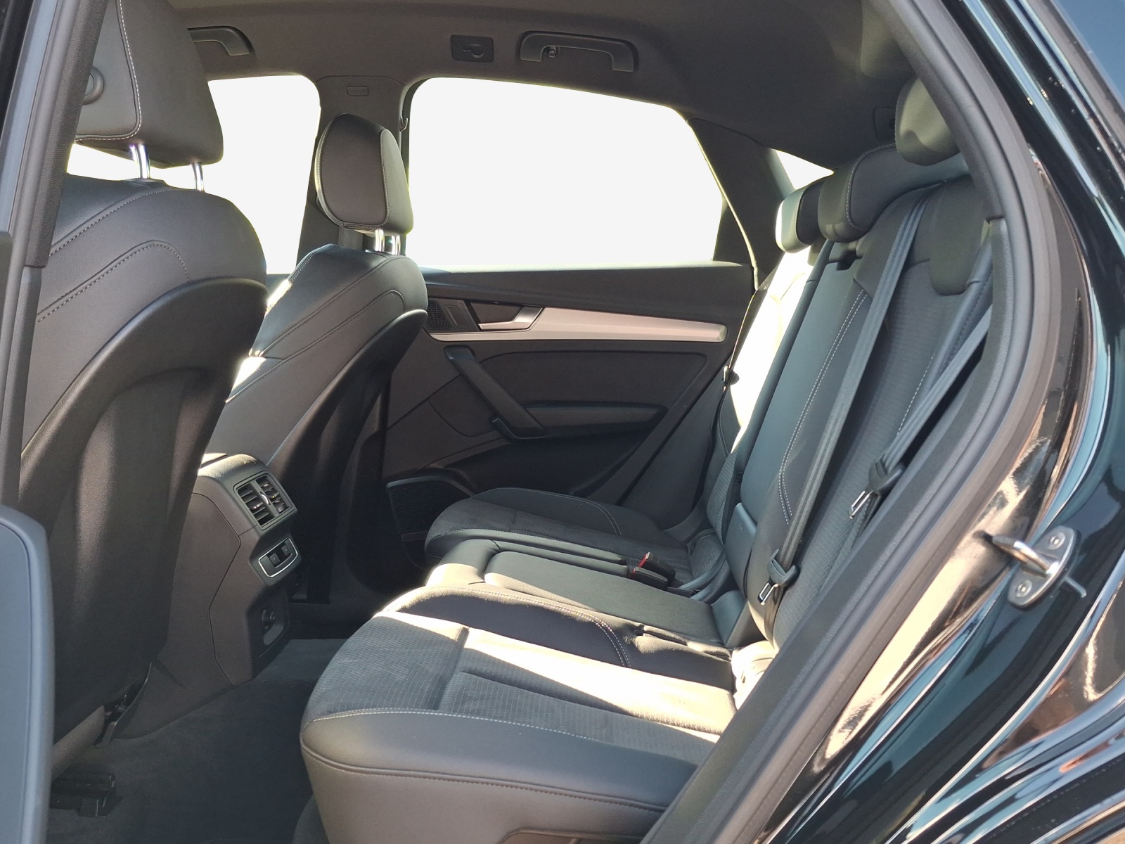 AUDI Q5 Sportback 40 TDI S line quattro S-tronic-image-11