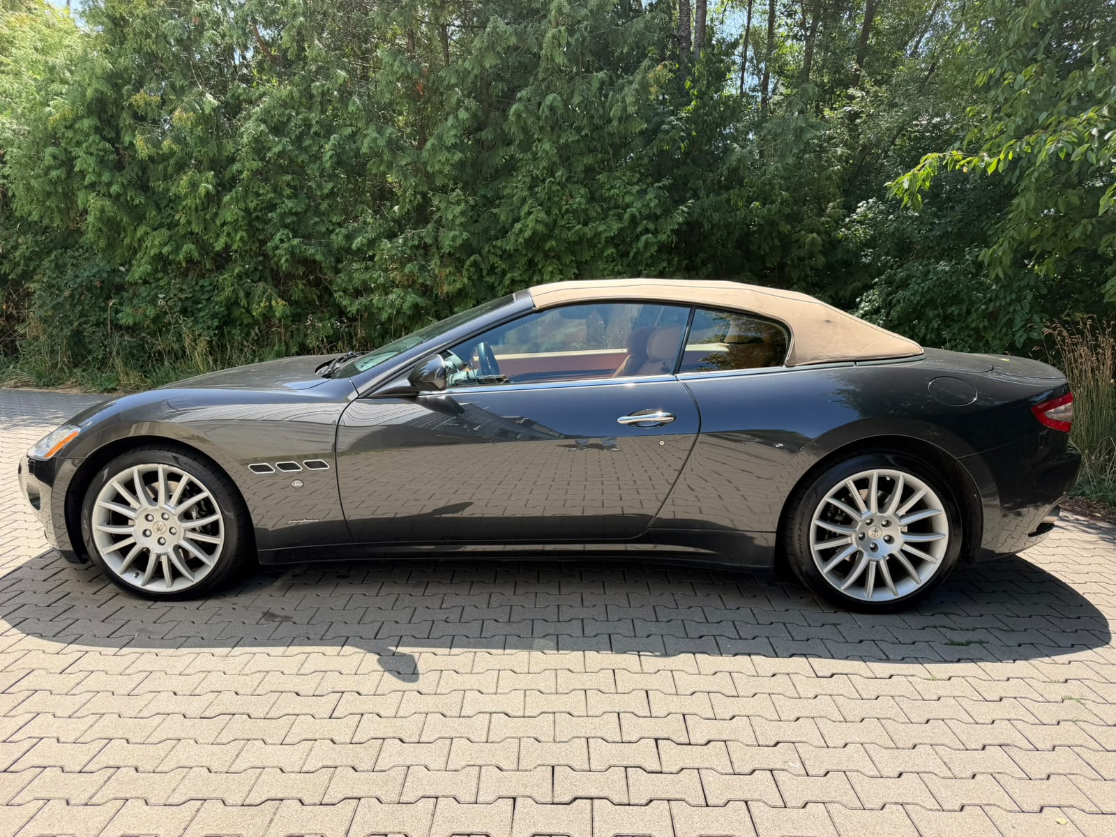 MASERATI GranCabrio Automatica-showroom-element-2