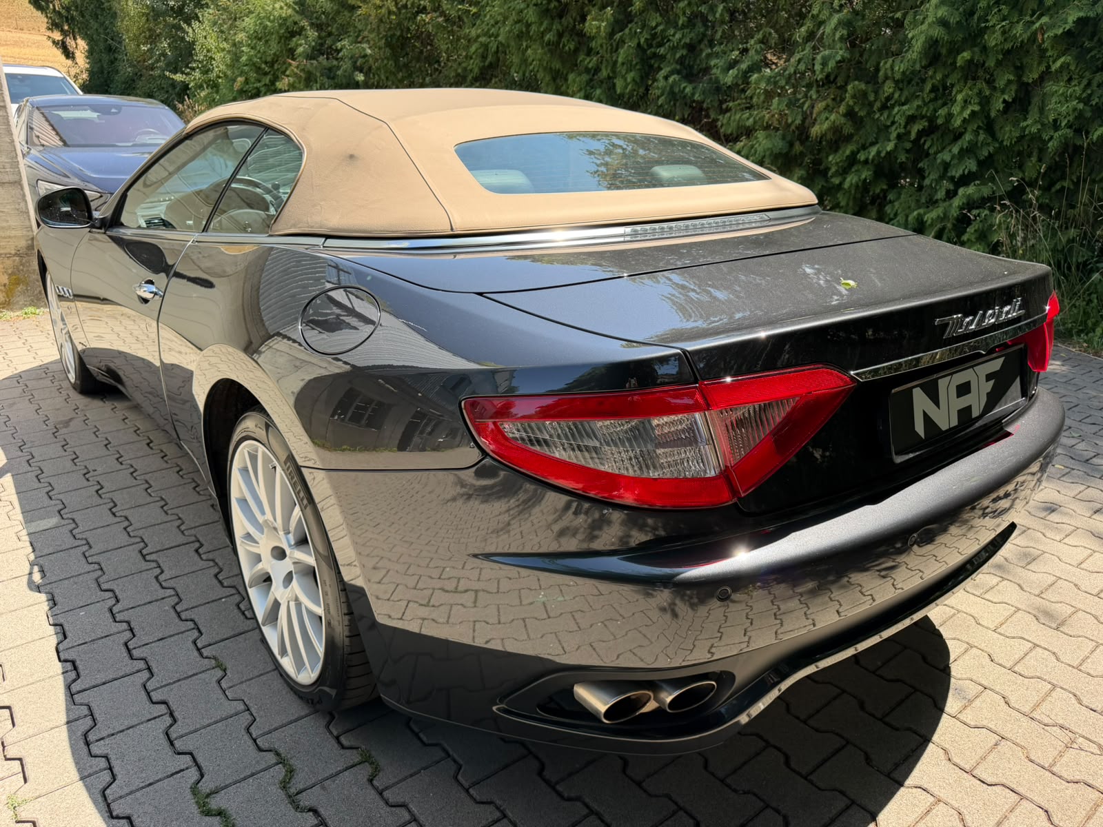 MASERATI GranCabrio Automatica-showroom-element-3