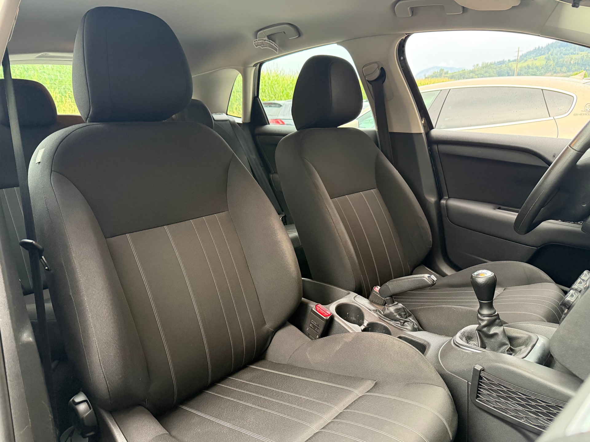 CITROEN C4 Berline 1.4 VTi Attraction-image-13