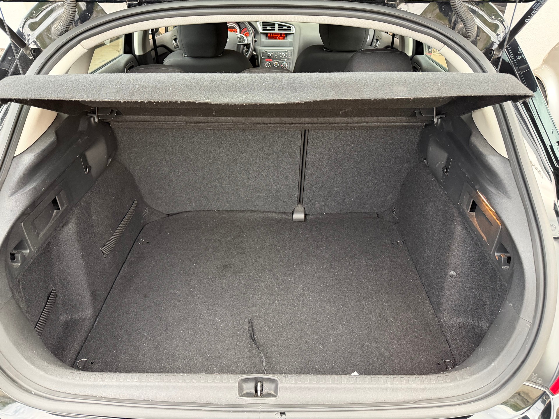 CITROEN C4 Berline 1.4 VTi Attraction-image-15