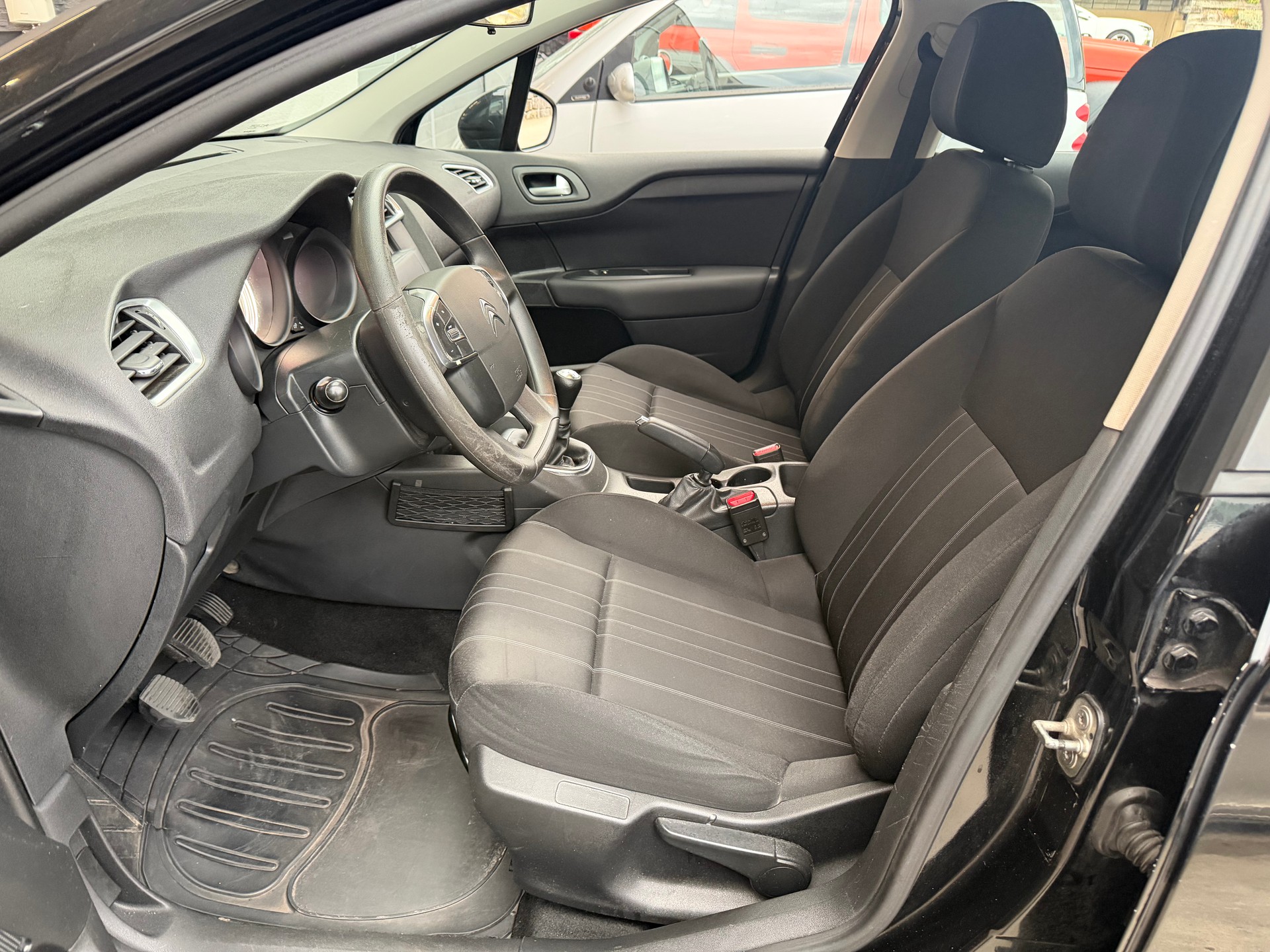 CITROEN C4 Berline 1.4 VTi Attraction-image-9